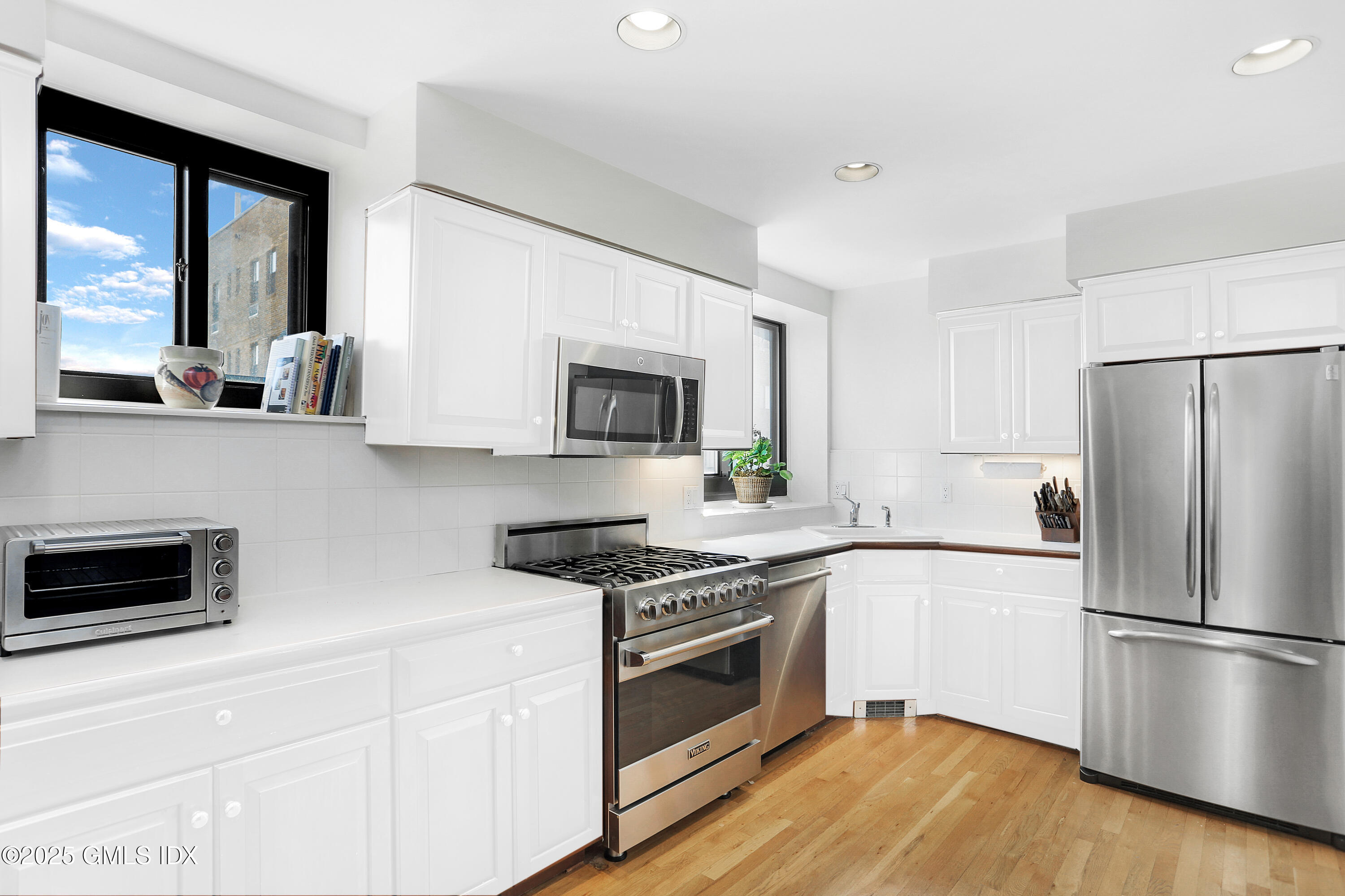Rental Property at 11 Lafayette Court, Greenwich, Connecticut - Bedrooms: 1 
Bathrooms: 2  - $4,300 MO.