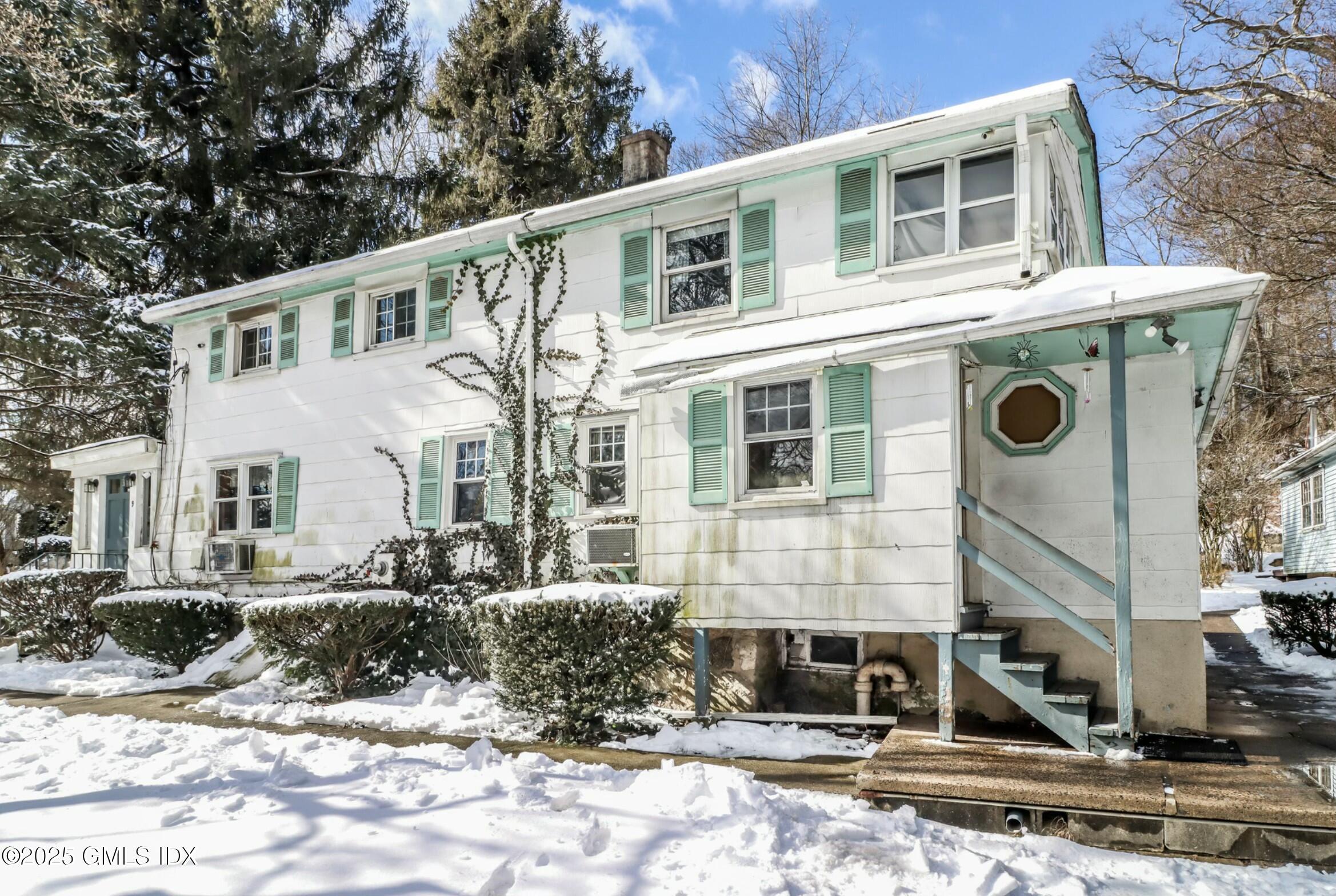 9 Walnut Street, Cos Cob, Connecticut - 3 Bedrooms  
1 Bathrooms - 