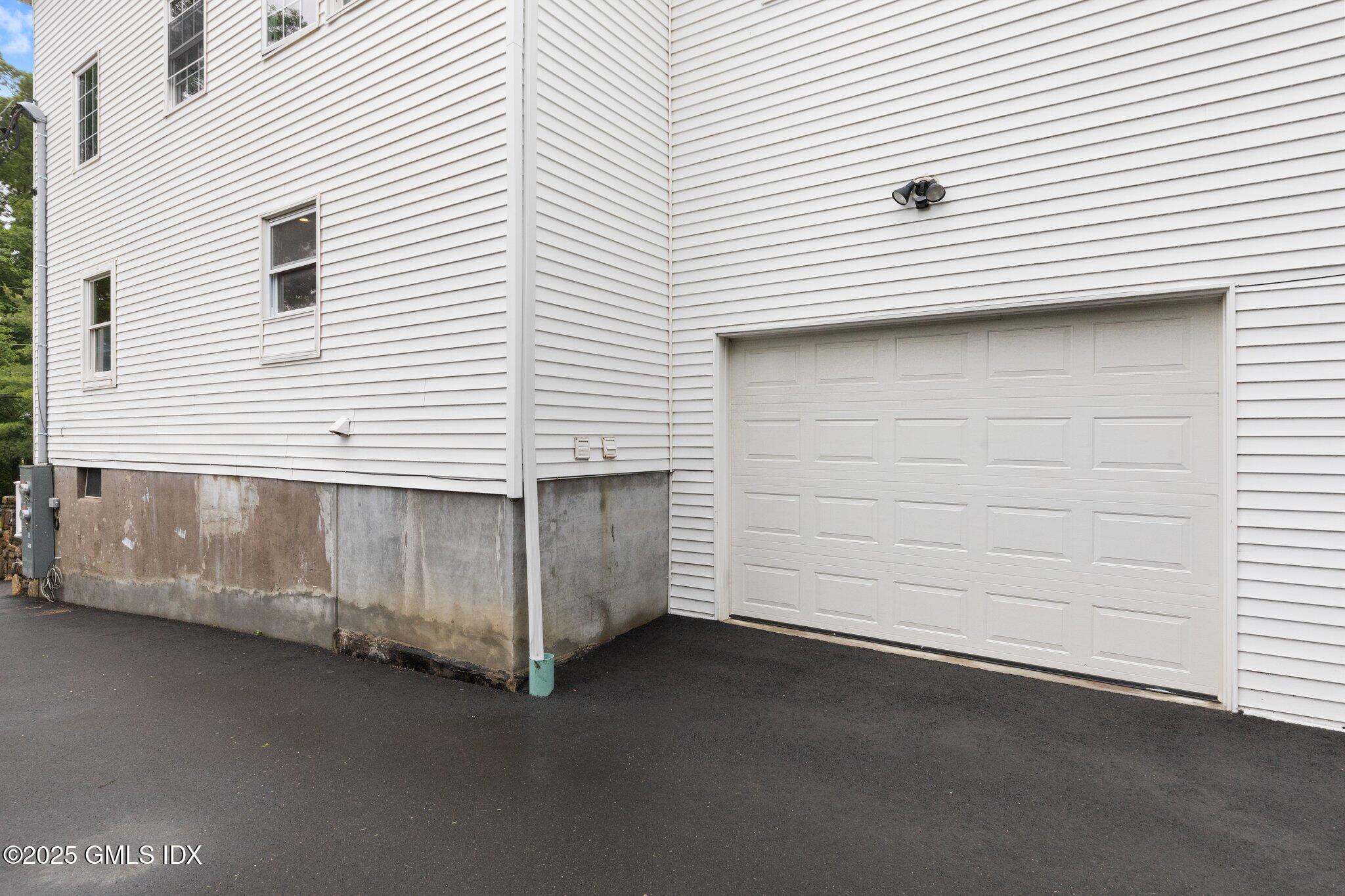 Stamford, Connecticut 06906, United States, 4 Bedrooms Bedrooms, ,4 BathroomsBathrooms,Residential,Active,164566