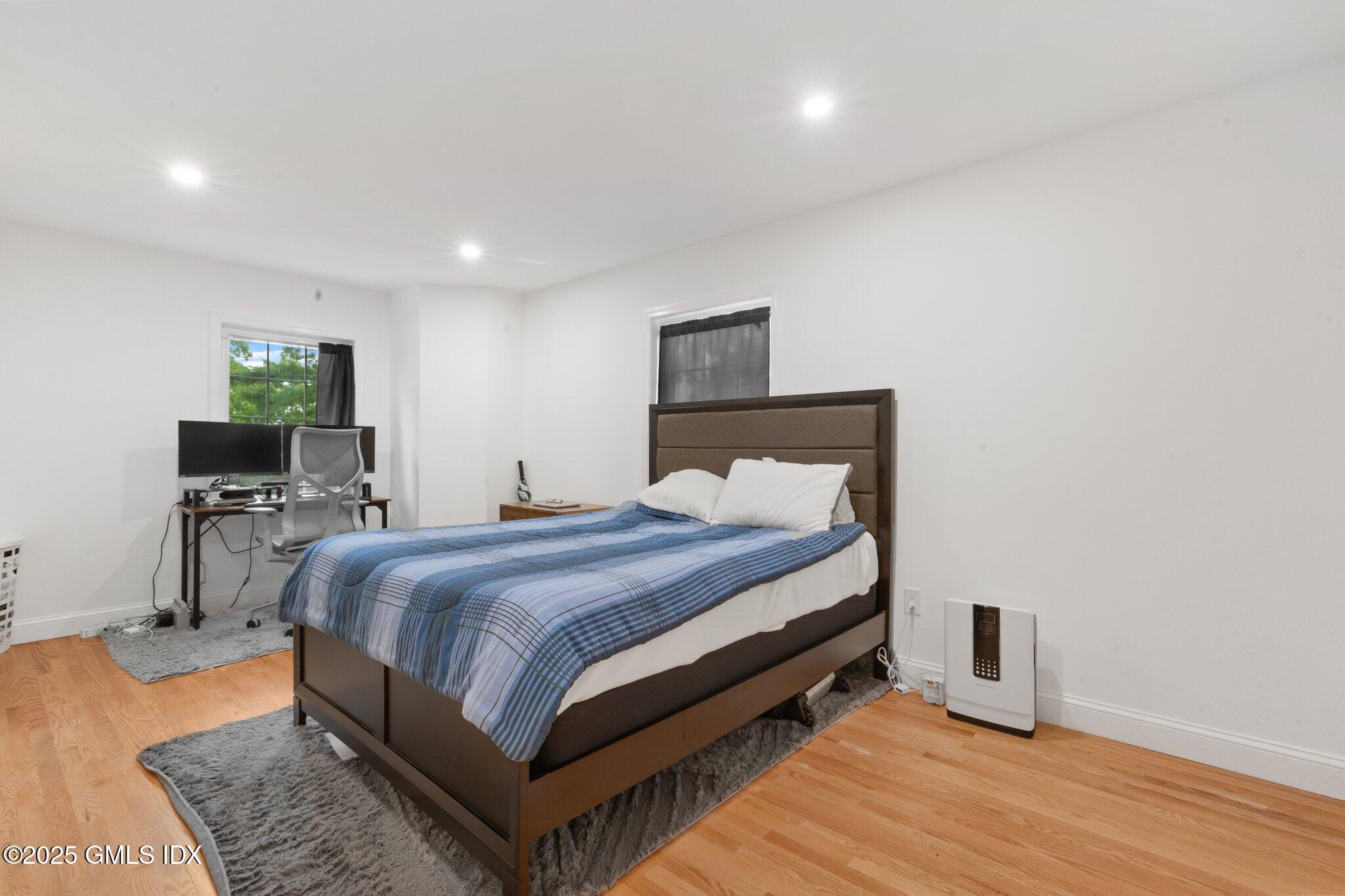 Stamford, Connecticut 06906, United States, 4 Bedrooms Bedrooms, ,4 BathroomsBathrooms,Residential,Active,164566