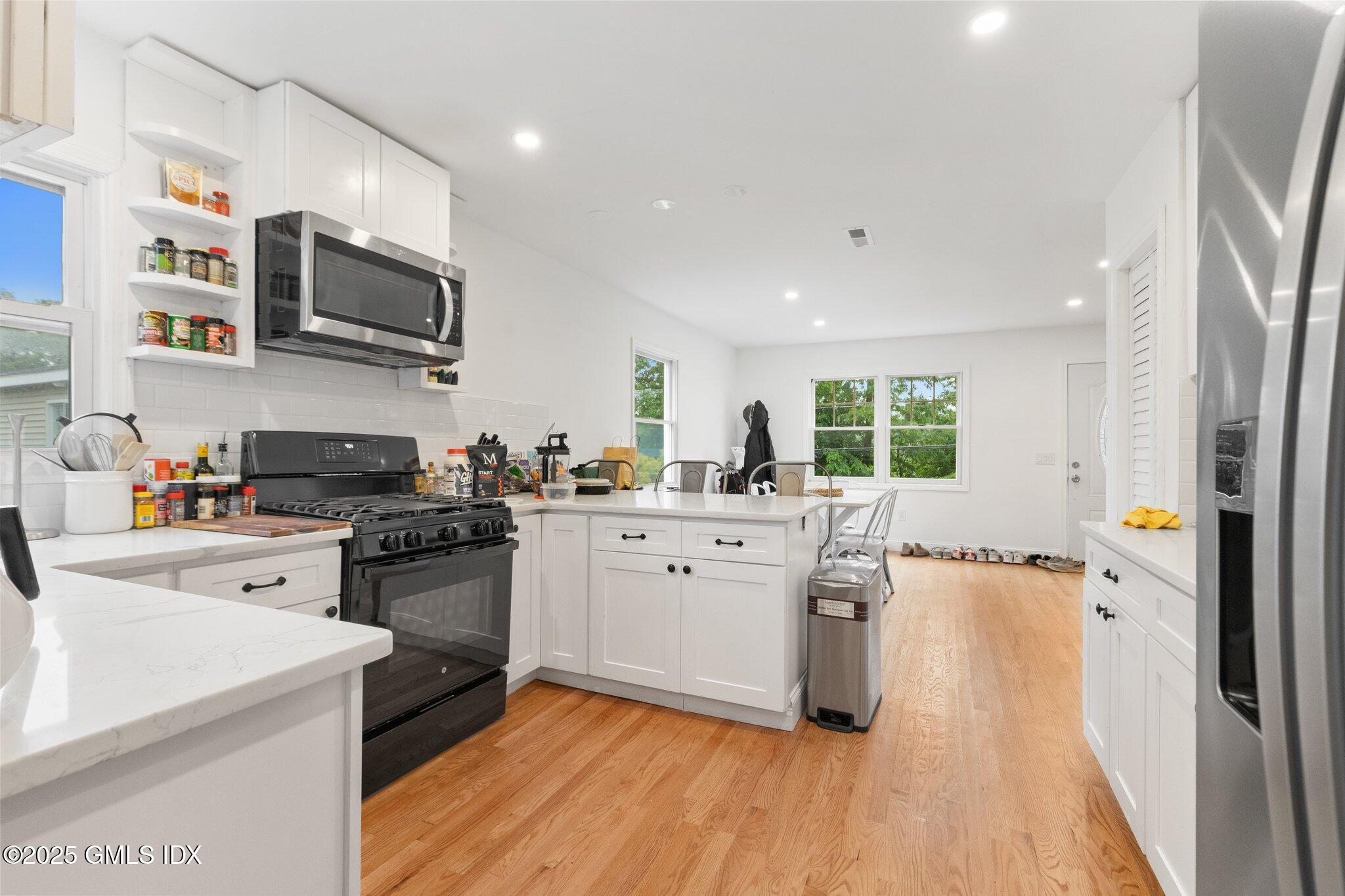 Stamford, Connecticut 06906, United States, 4 Bedrooms Bedrooms, ,4 BathroomsBathrooms,Residential,Active,164566