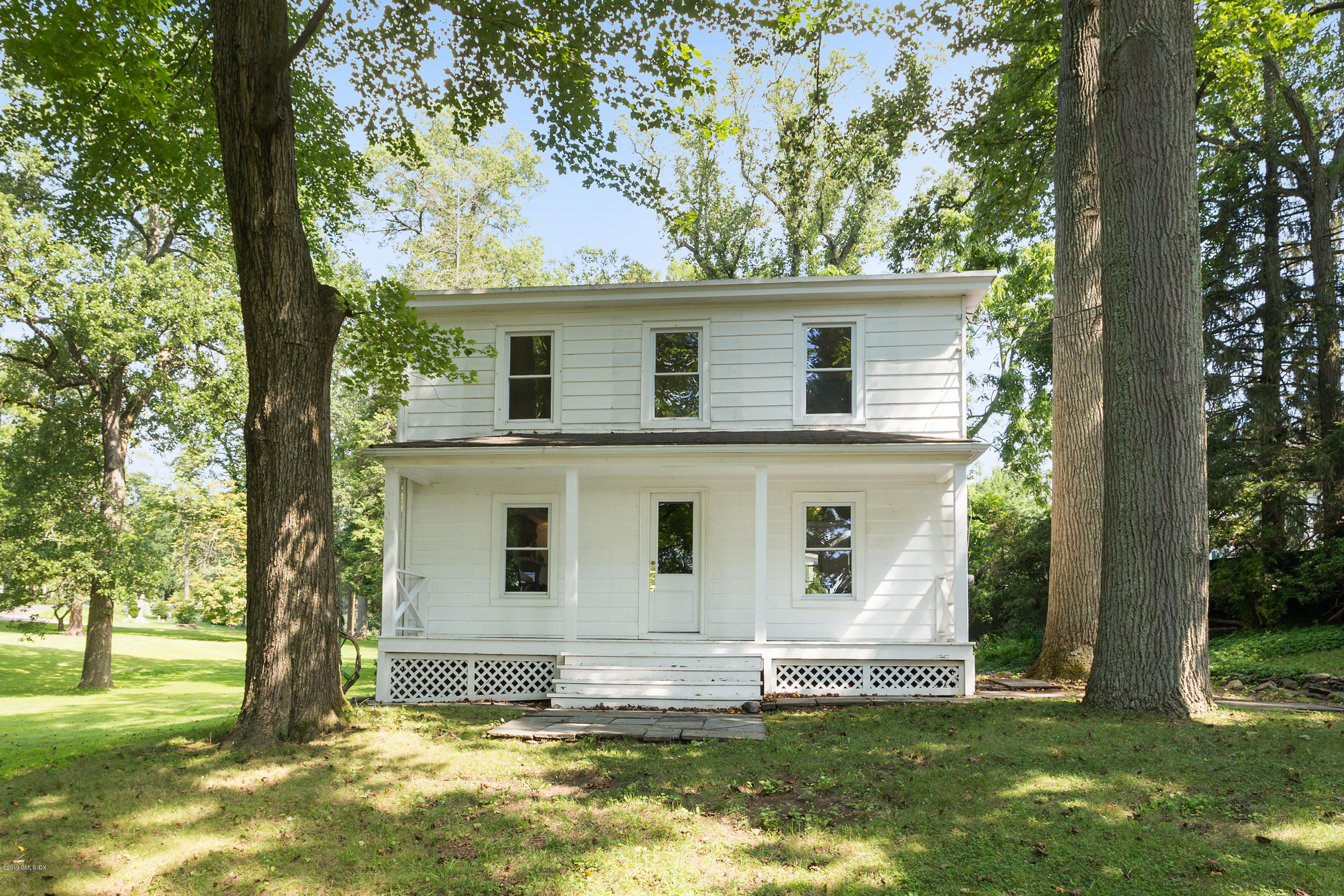 33 Parsonage Road, Greenwich, Connecticut - 4 Bedrooms  
1.5 Bathrooms - 