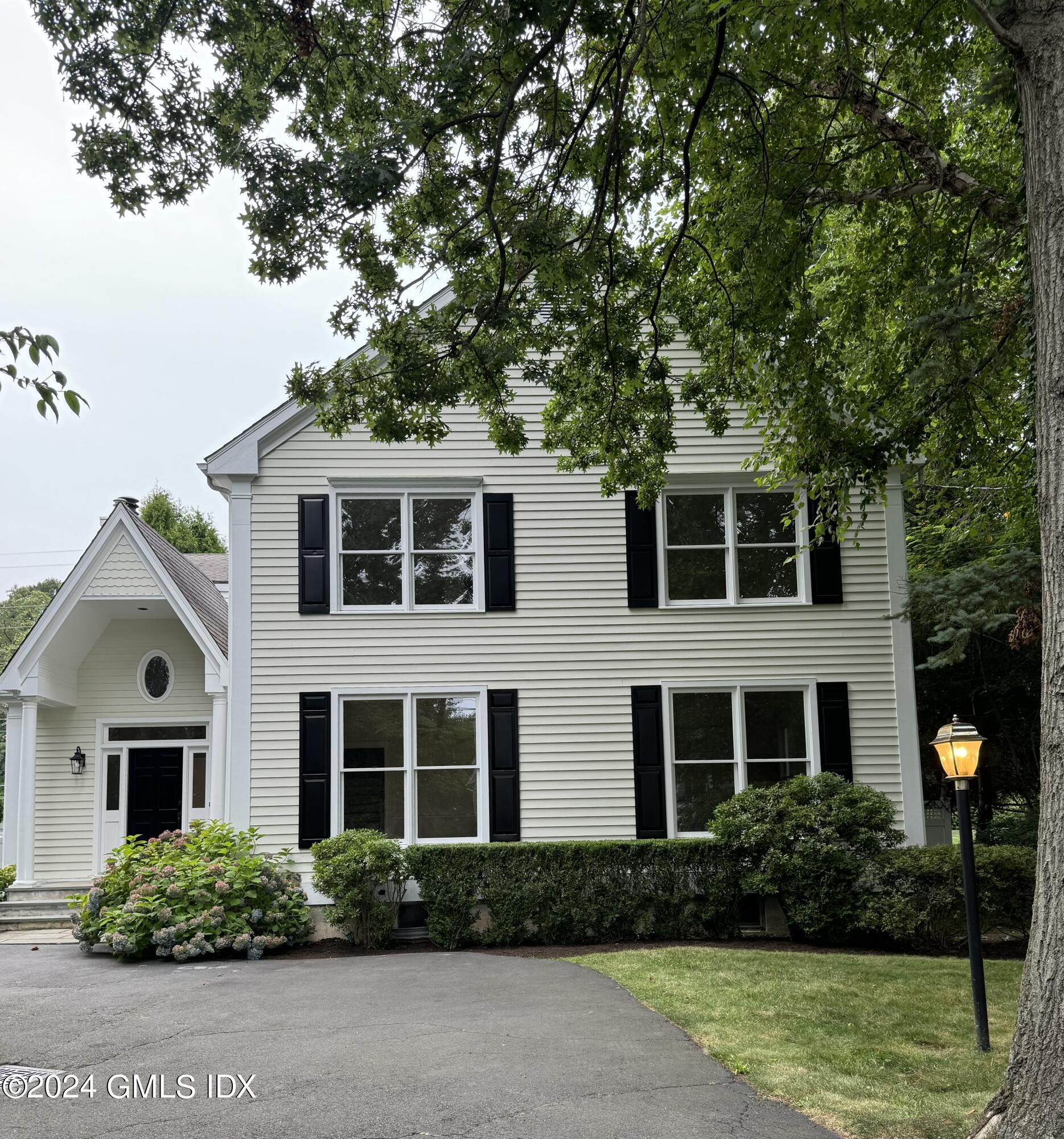 Property for Sale at 107 Summit Road, Riverside, Connecticut - Bedrooms: 6 
Bathrooms: 6.5  - $2,999,000