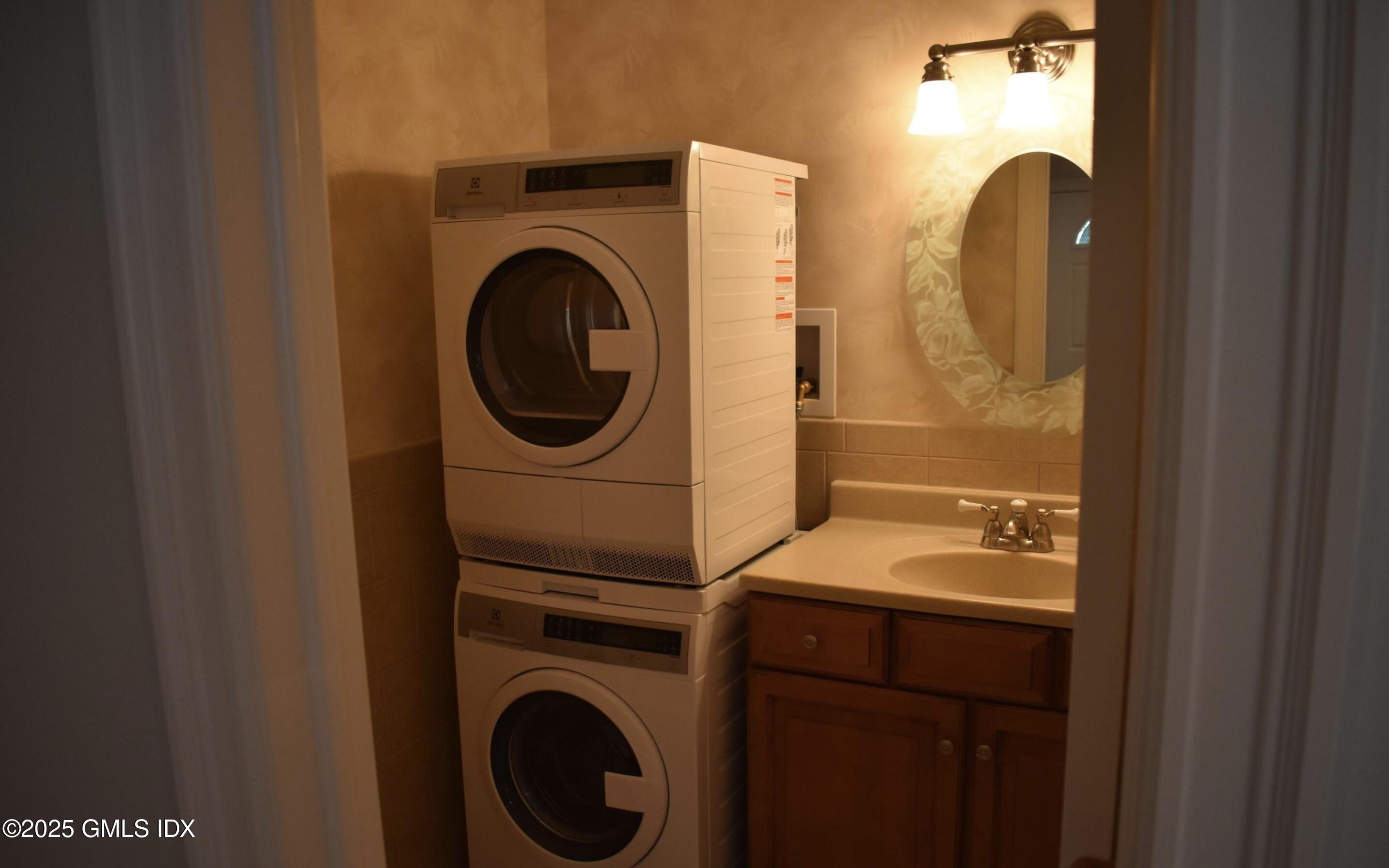 Rental Property at 445 W Putnam Avenue, Greenwich, Connecticut - Bedrooms: 1 
Bathrooms: 2  - $2,150 MO.
