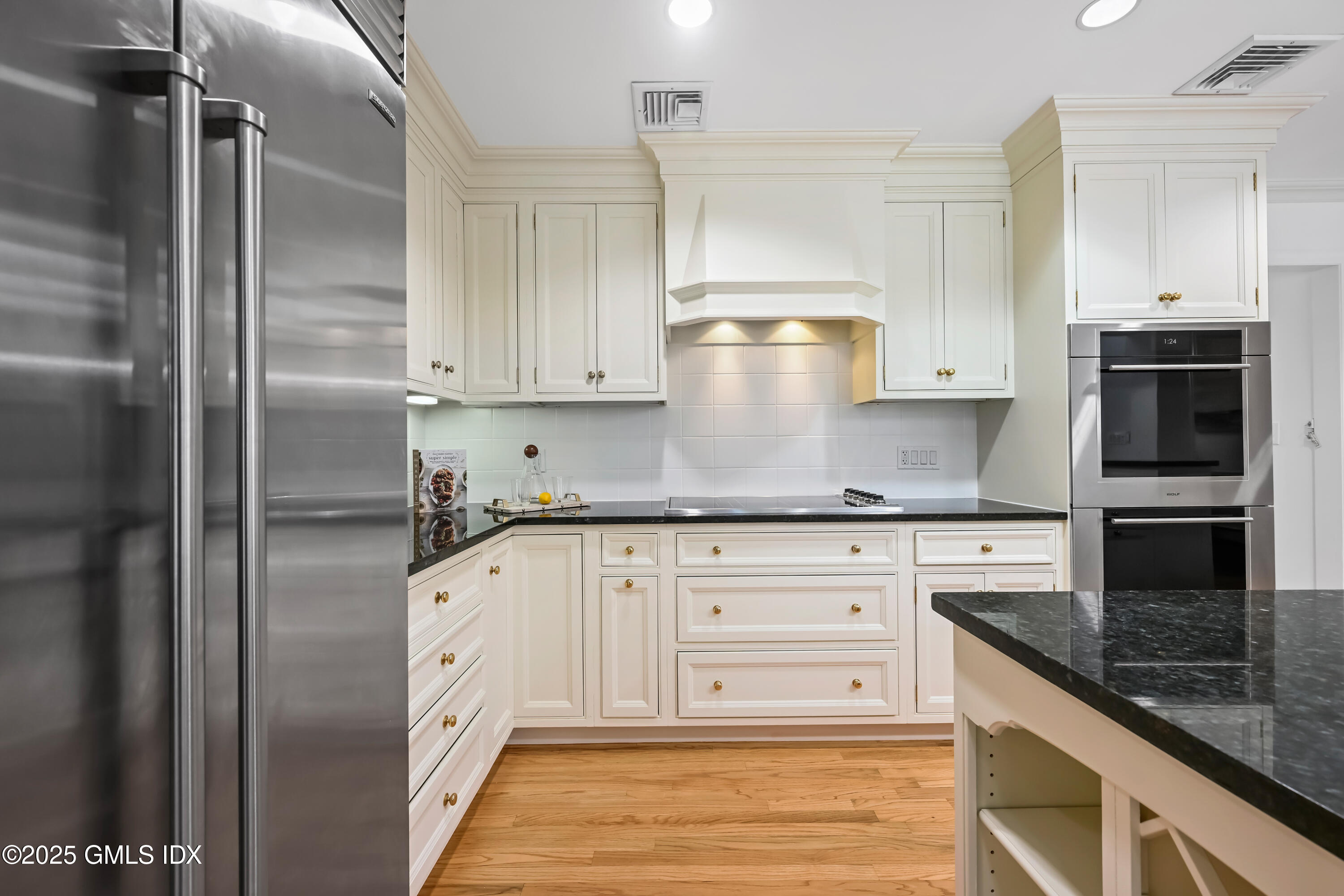 Greenwich, Connecticut 06831, United States, 4 Bedrooms Bedrooms, ,6 BathroomsBathrooms,Residential,Active,233870