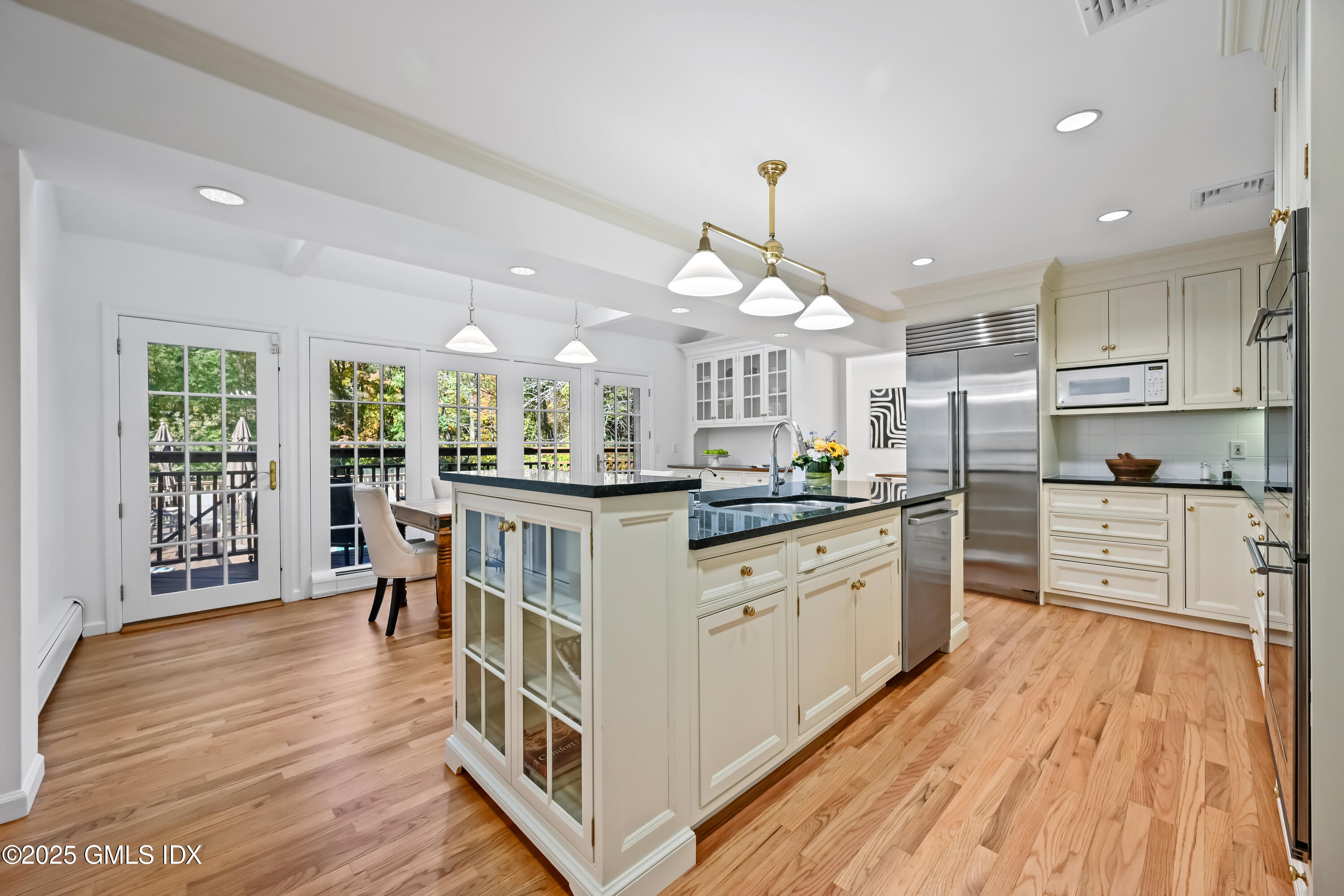 Greenwich, Connecticut 06831, United States, 4 Bedrooms Bedrooms, ,6 BathroomsBathrooms,Residential,Active,233870