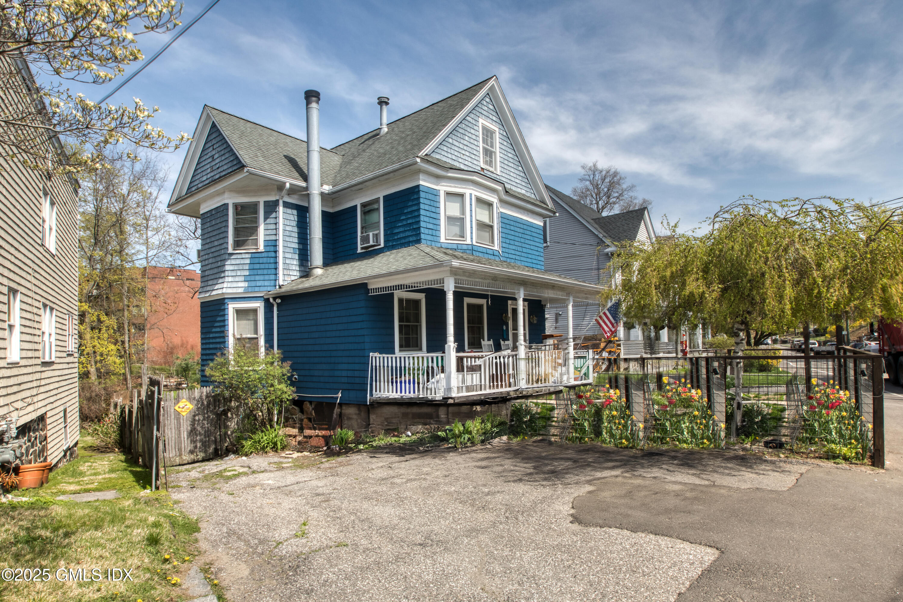 52 Locust Street, Greenwich, Connecticut - 3 Bedrooms  
2 Bathrooms - 