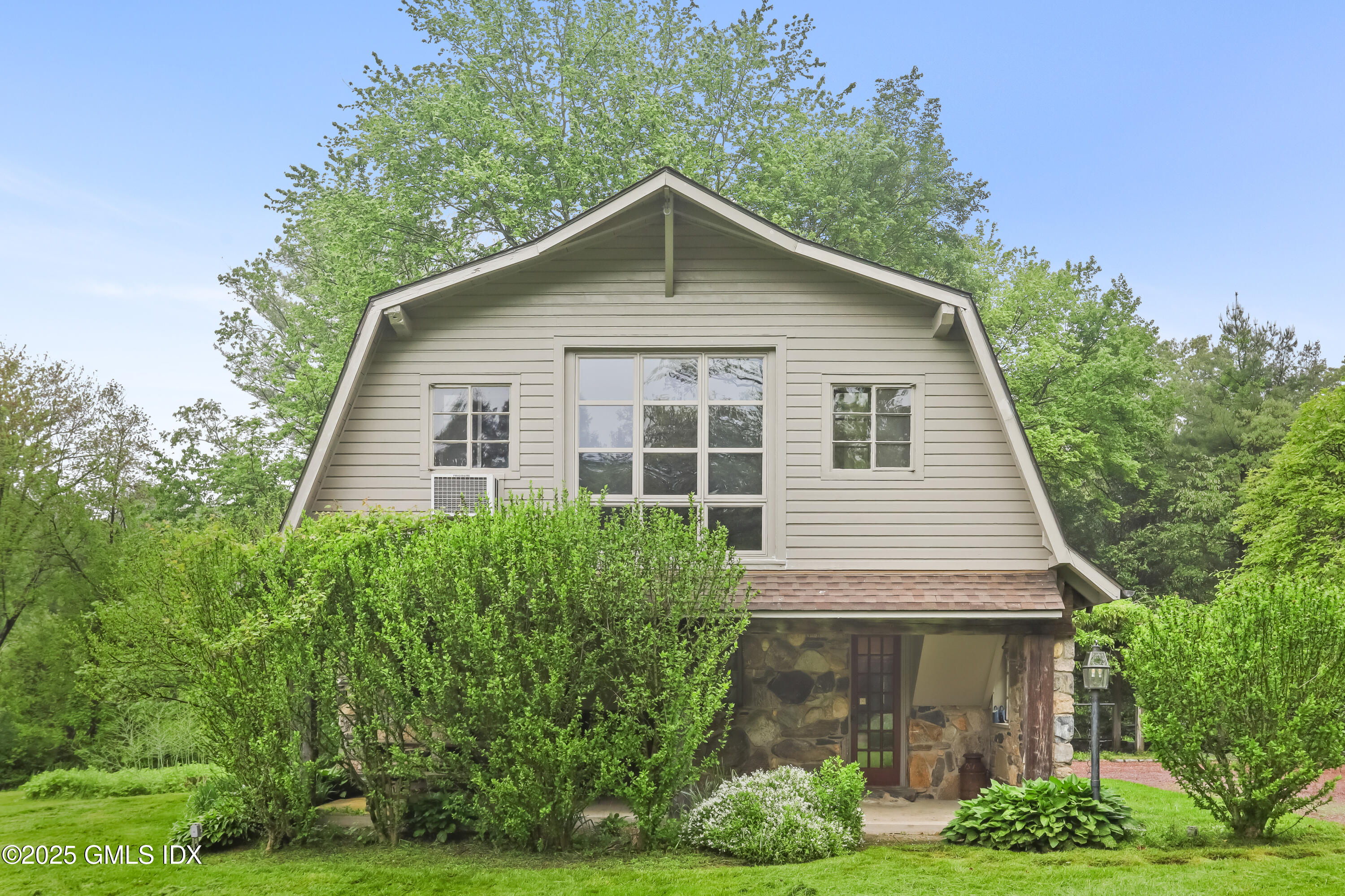 Rental Property at 31 Cutler Road, Greenwich, Connecticut - Bedrooms: 1 
Bathrooms: 1  - $3,750 MO.