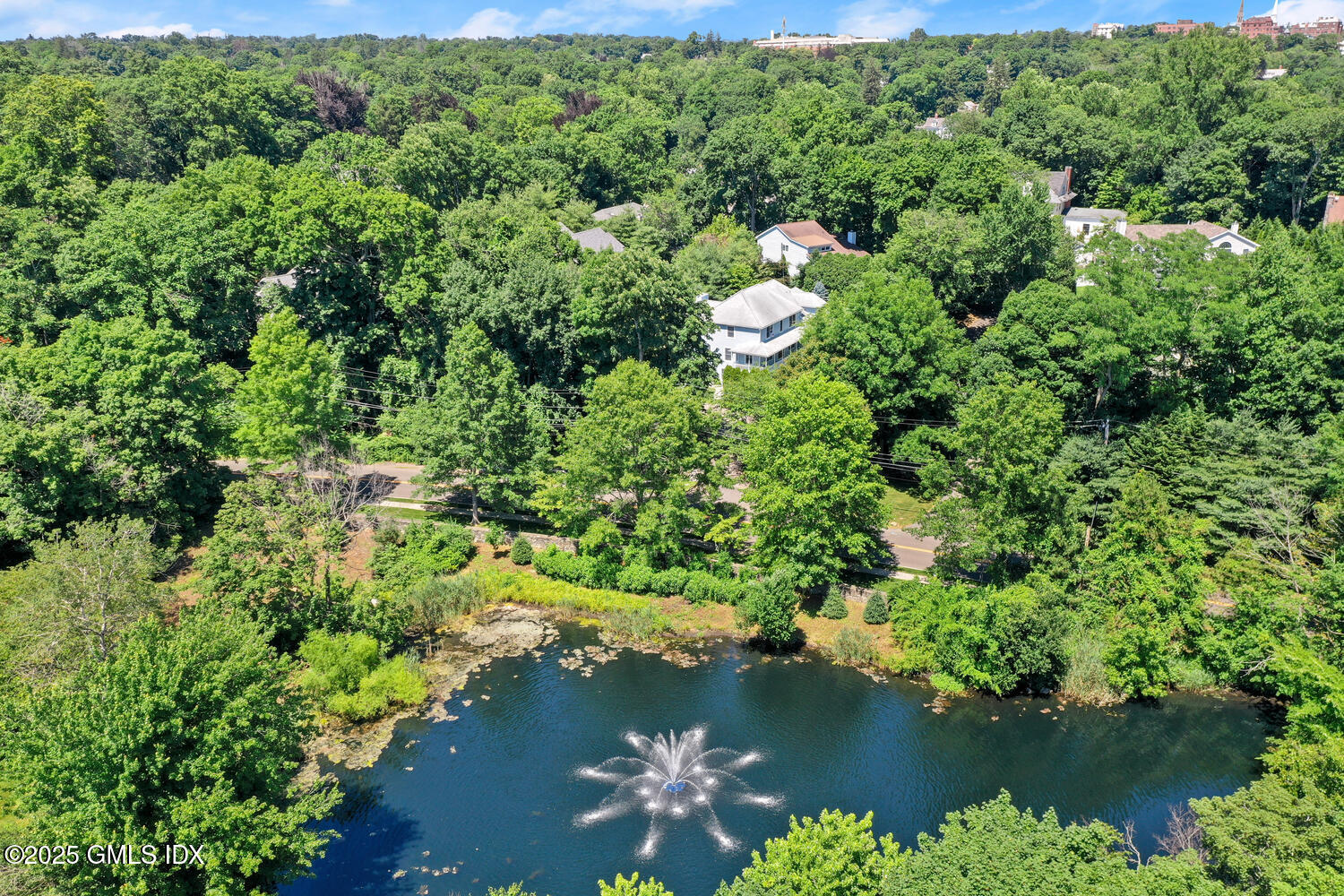 11 Edgewood Drive, Greenwich, Connecticut - 5 Bedrooms  
4 Bathrooms - 