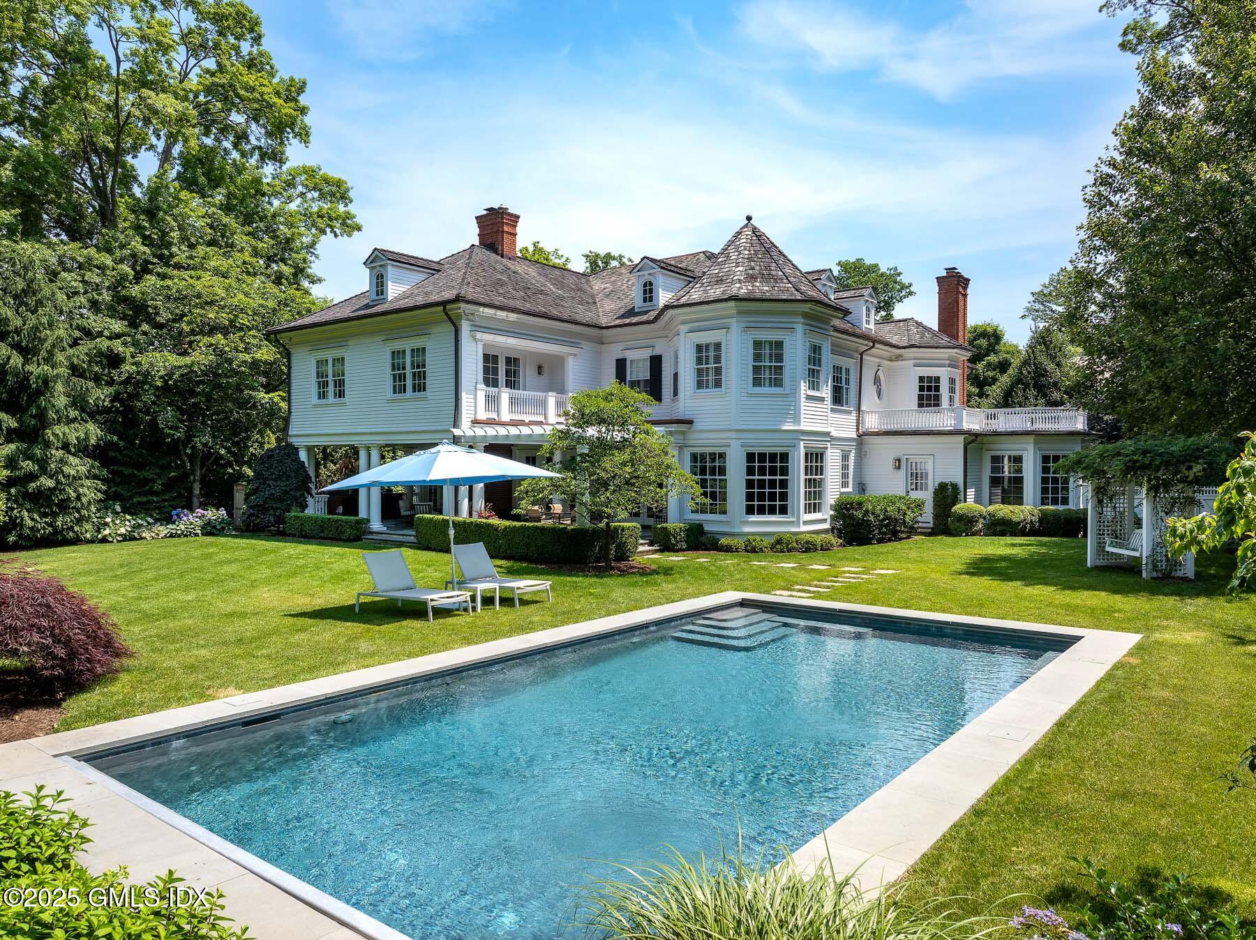 35 Club Road, Riverside, Connecticut - 6 Bedrooms  
7.5 Bathrooms - 