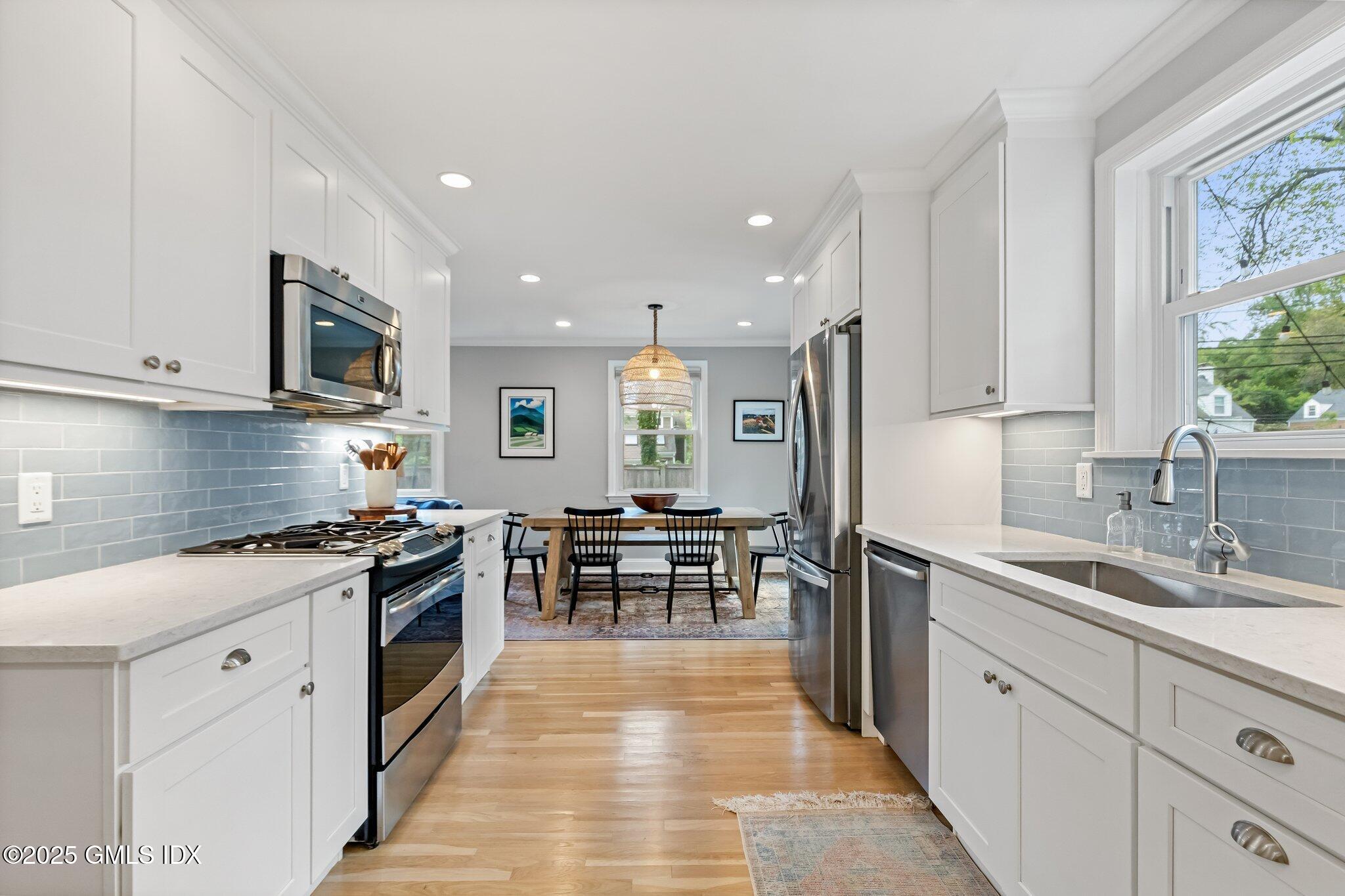 Old Greenwich, Connecticut 06870, United States, 5 Bedrooms Bedrooms, ,4 BathroomsBathrooms,Residential,Active,143657