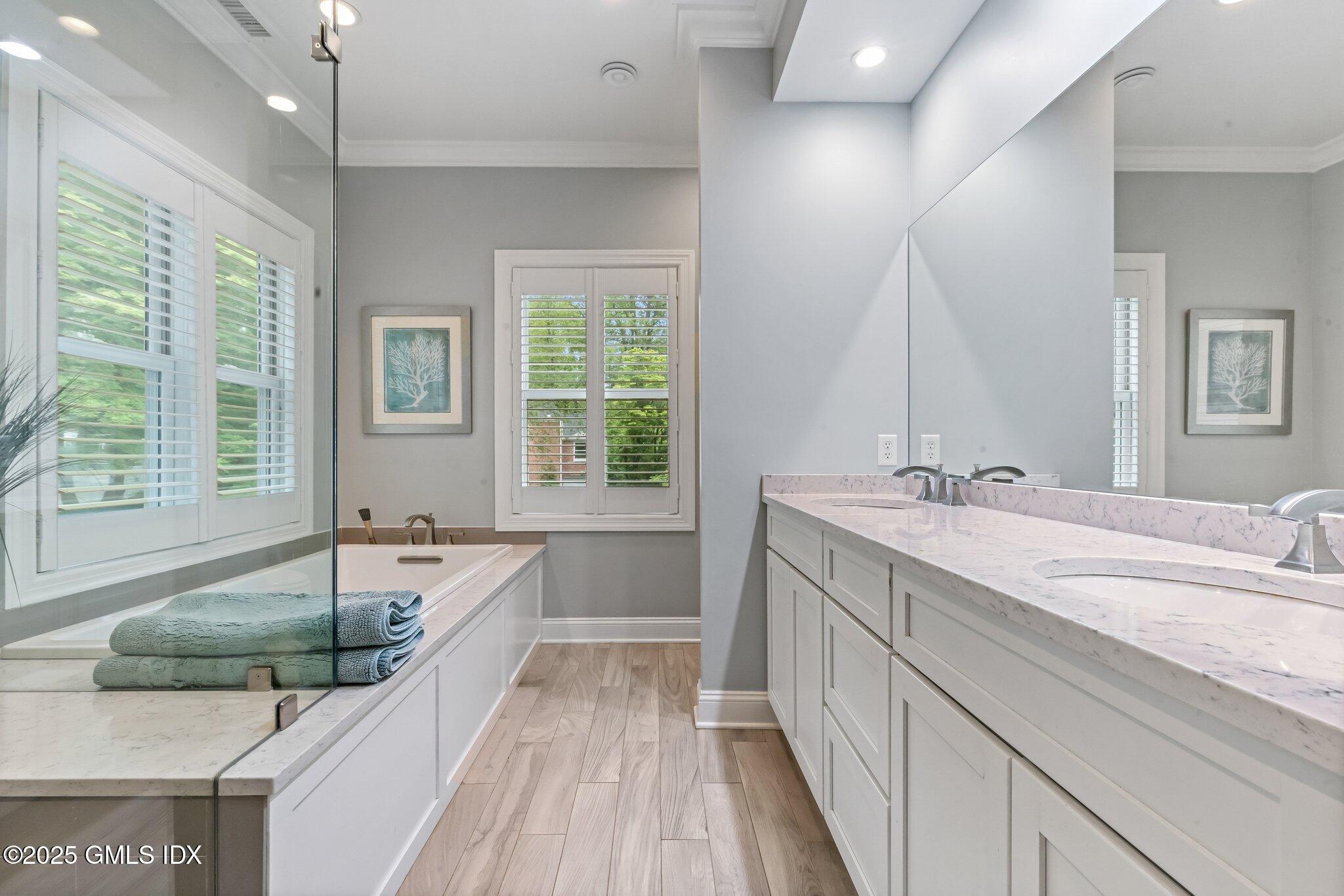 Old Greenwich, Connecticut 06870, United States, 5 Bedrooms Bedrooms, ,4 BathroomsBathrooms,Residential,Active,143657