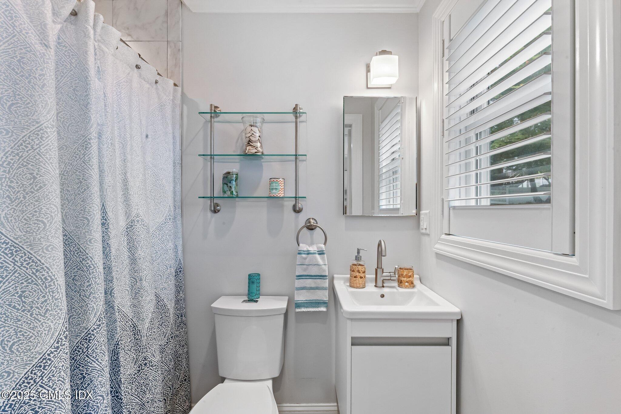 Old Greenwich, Connecticut 06870, United States, 5 Bedrooms Bedrooms, ,4 BathroomsBathrooms,Residential,Active,143657