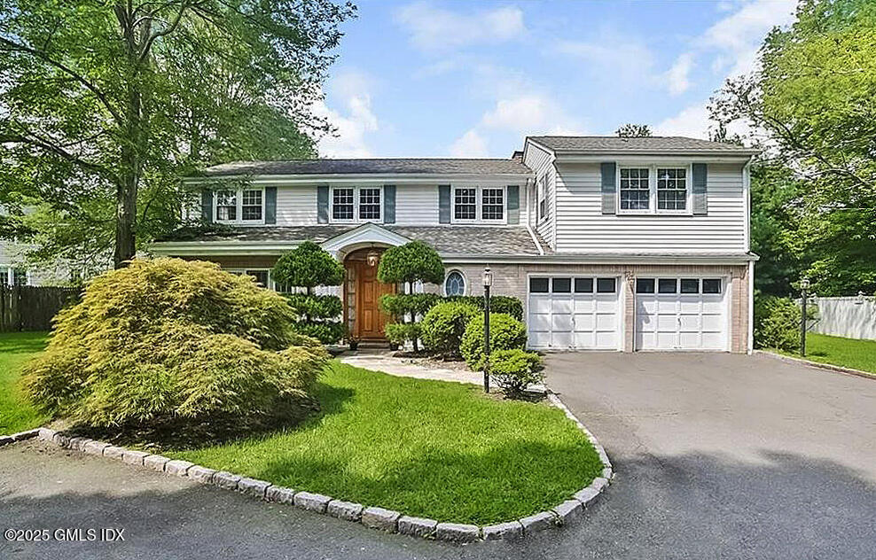 30 Split Timber Place, Riverside, Connecticut - 5 Bedrooms  
5 Bathrooms - 