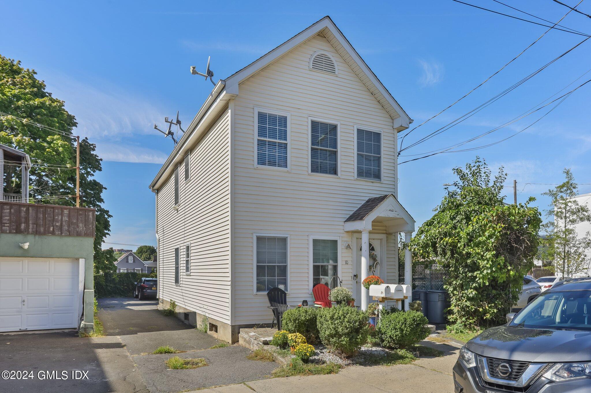 10 Henry Street, Greenwich, Connecticut - 4 Bedrooms  
2 Bathrooms - 