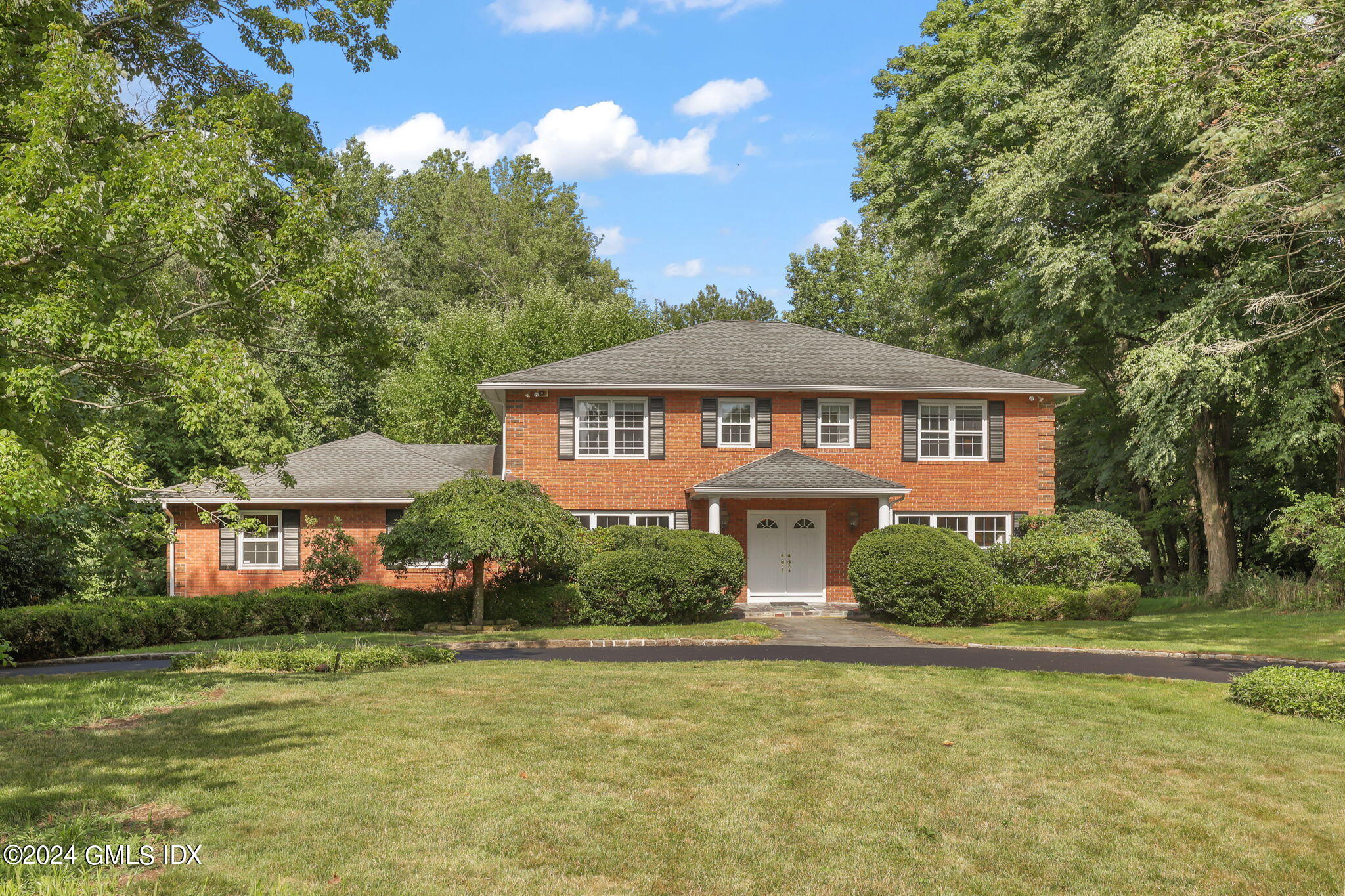 Property for Sale at 233 Jonathan Drive, Stamford, Connecticut - Bedrooms: 5 
Bathrooms: 5  - $1,275,000