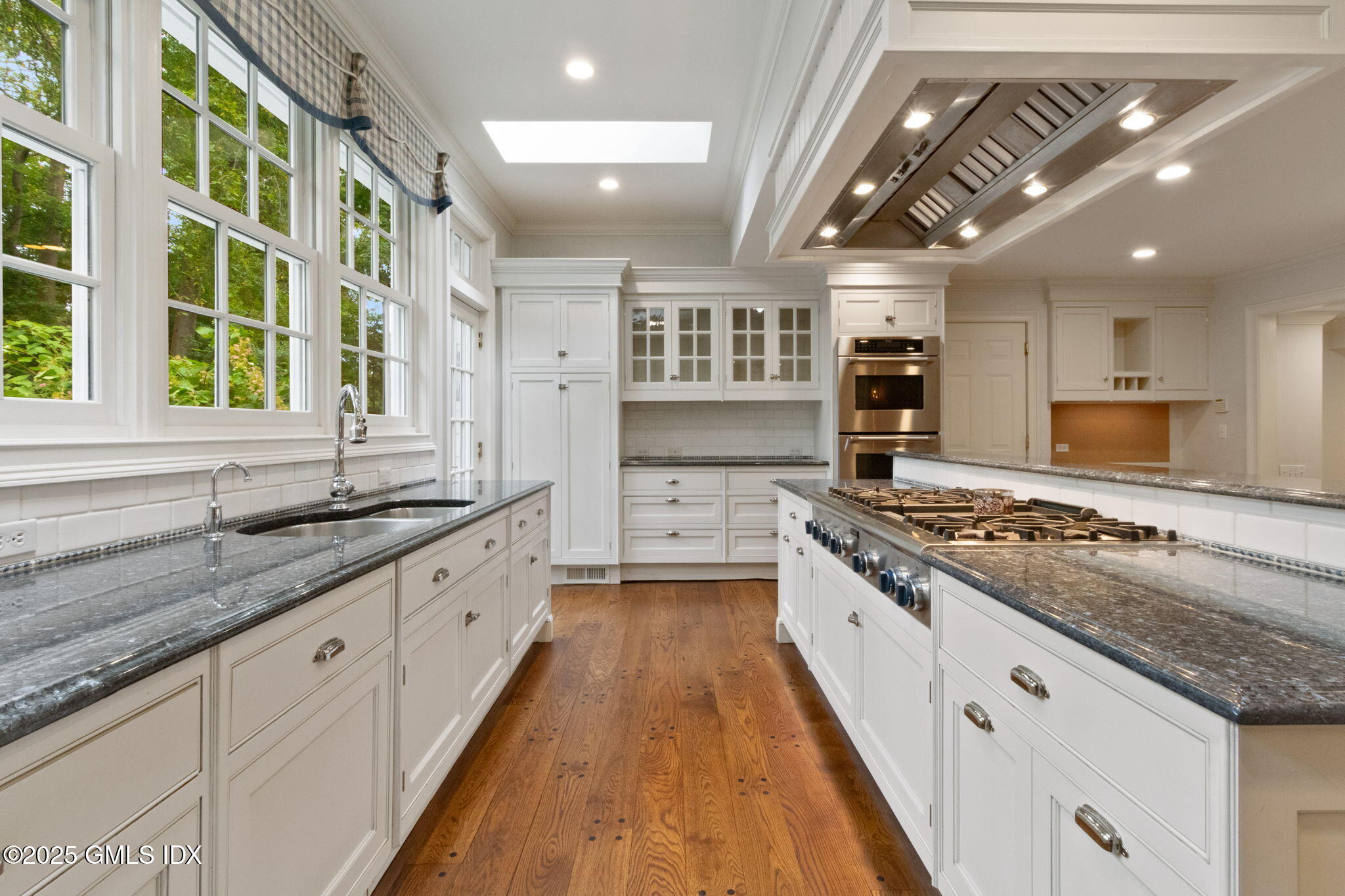 Riverside, Connecticut 06878, United States, 4 Bedrooms Bedrooms, ,5 BathroomsBathrooms,Residential,Pending,227267