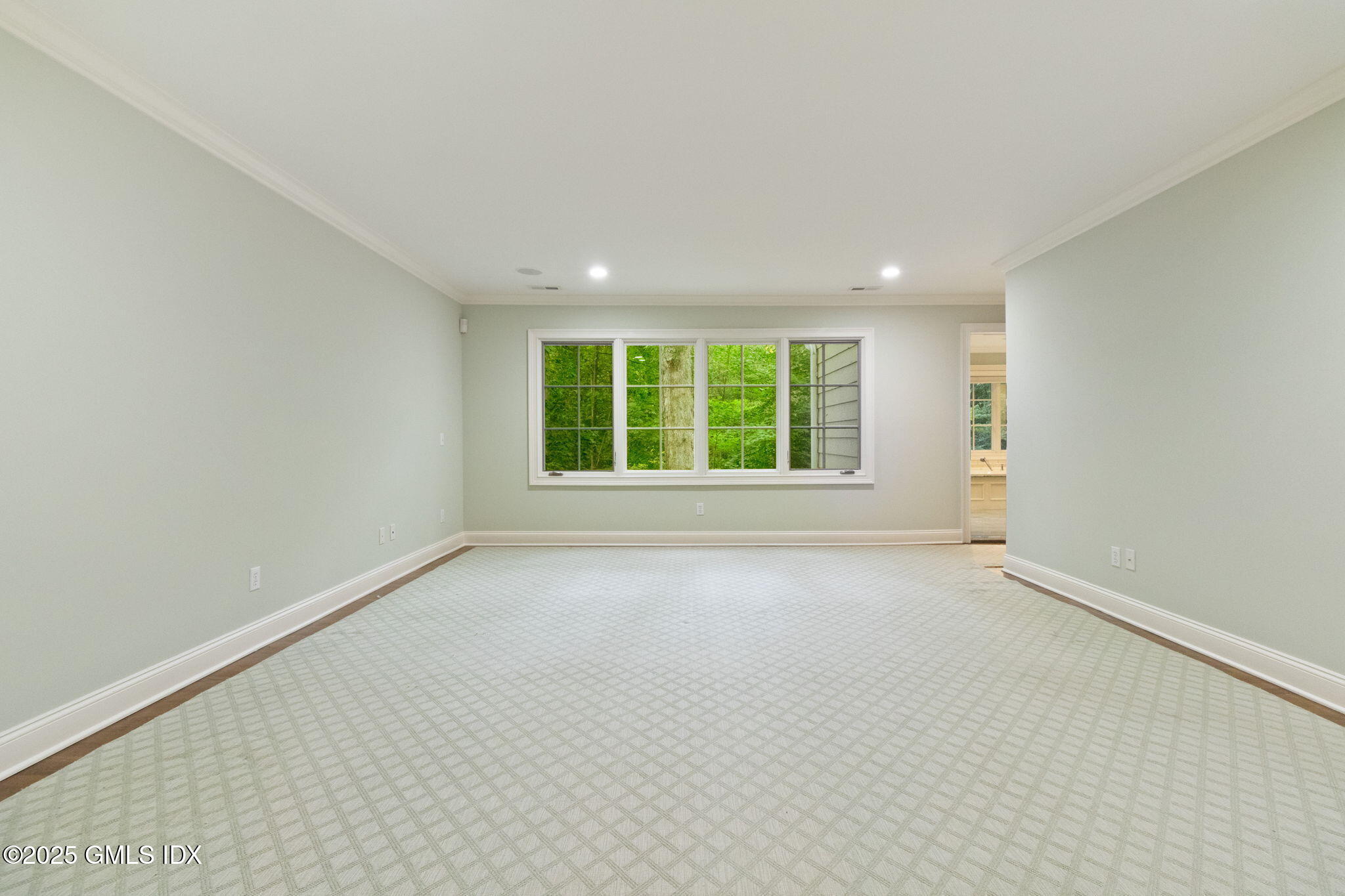 Riverside, Connecticut 06878, United States, 4 Bedrooms Bedrooms, ,5 BathroomsBathrooms,Residential,Pending,227267