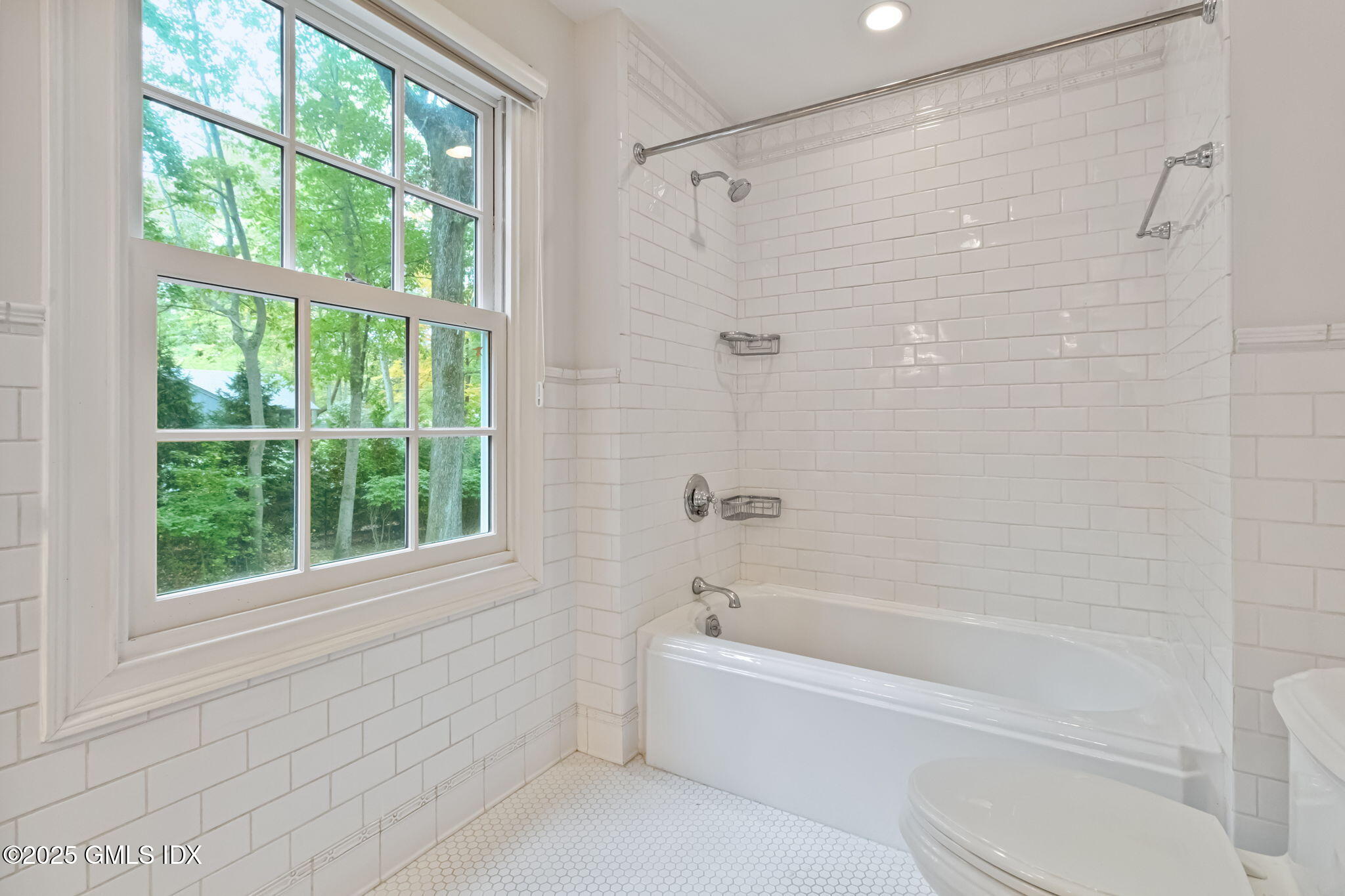 Riverside, Connecticut 06878, United States, 4 Bedrooms Bedrooms, ,5 BathroomsBathrooms,Residential,Pending,227267