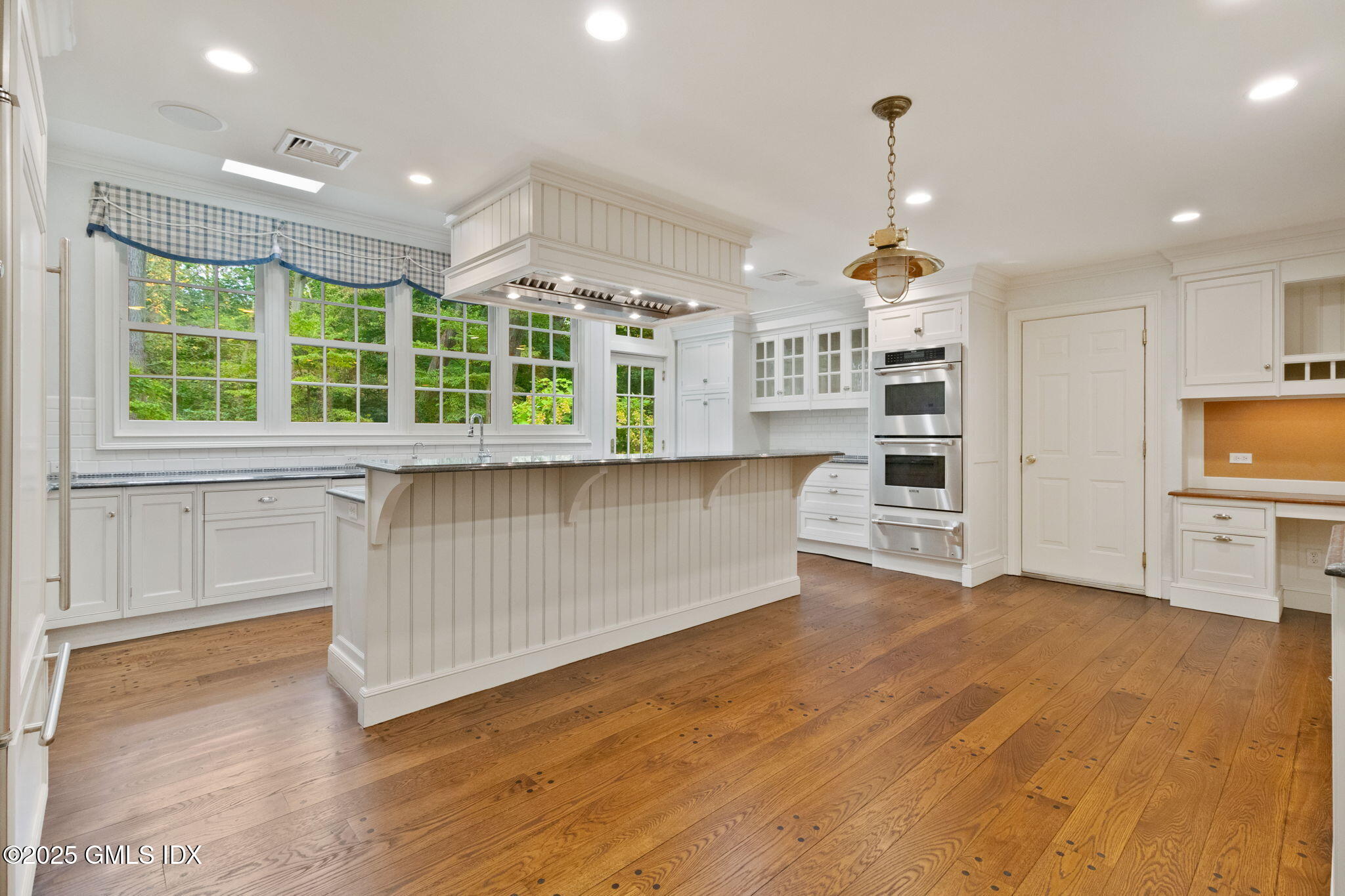 Riverside, Connecticut 06878, United States, 4 Bedrooms Bedrooms, ,5 BathroomsBathrooms,Residential,Pending,227267