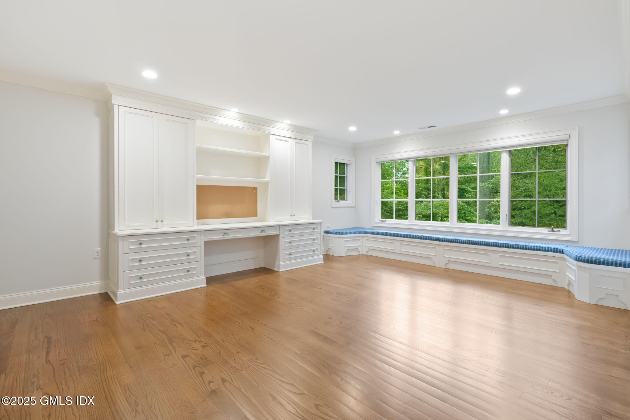 Riverside, Connecticut 06878, United States, 4 Bedrooms Bedrooms, ,5 BathroomsBathrooms,Residential,Pending,227267