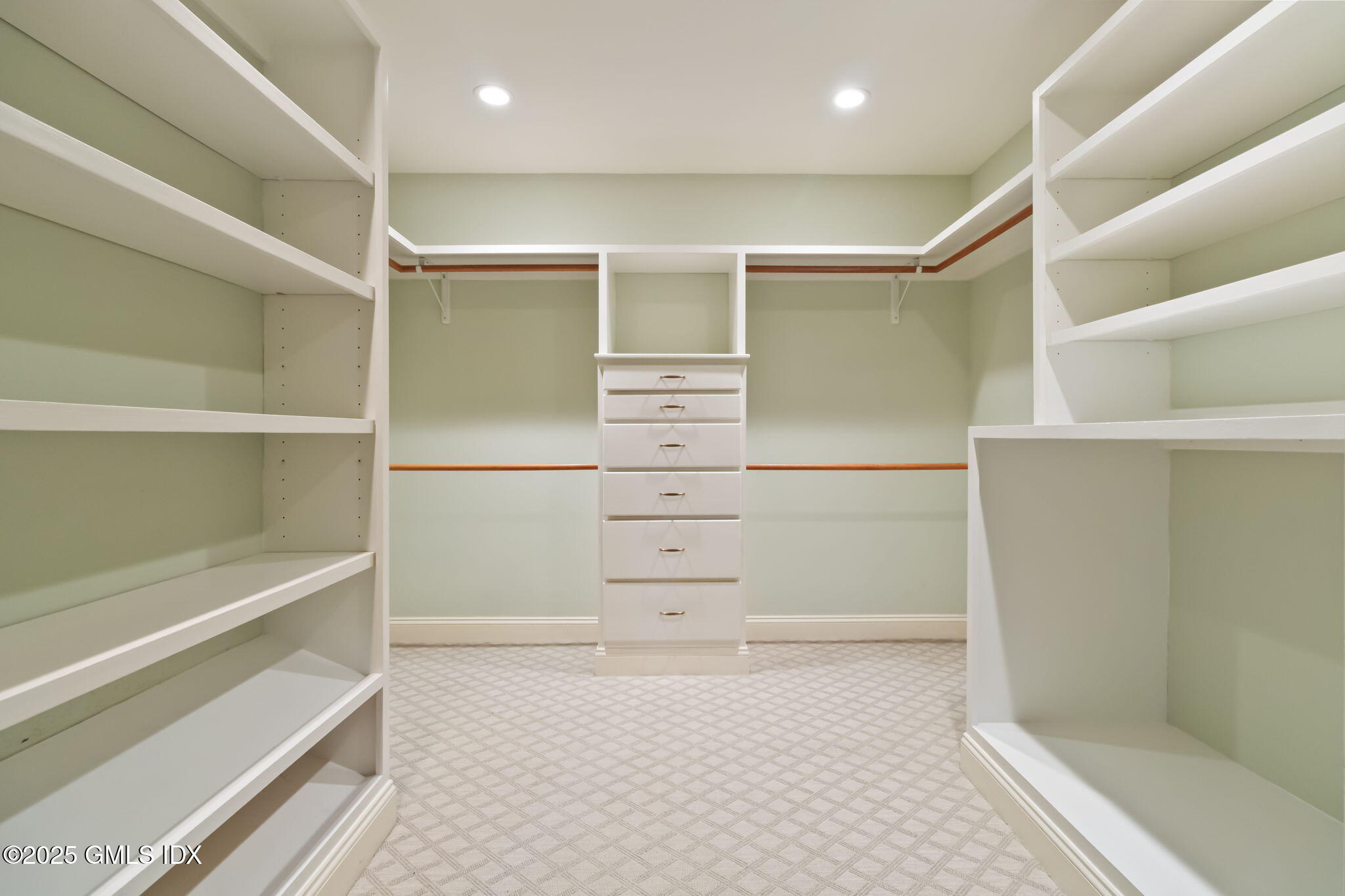 Riverside, Connecticut 06878, United States, 4 Bedrooms Bedrooms, ,5 BathroomsBathrooms,Residential,Pending,227267