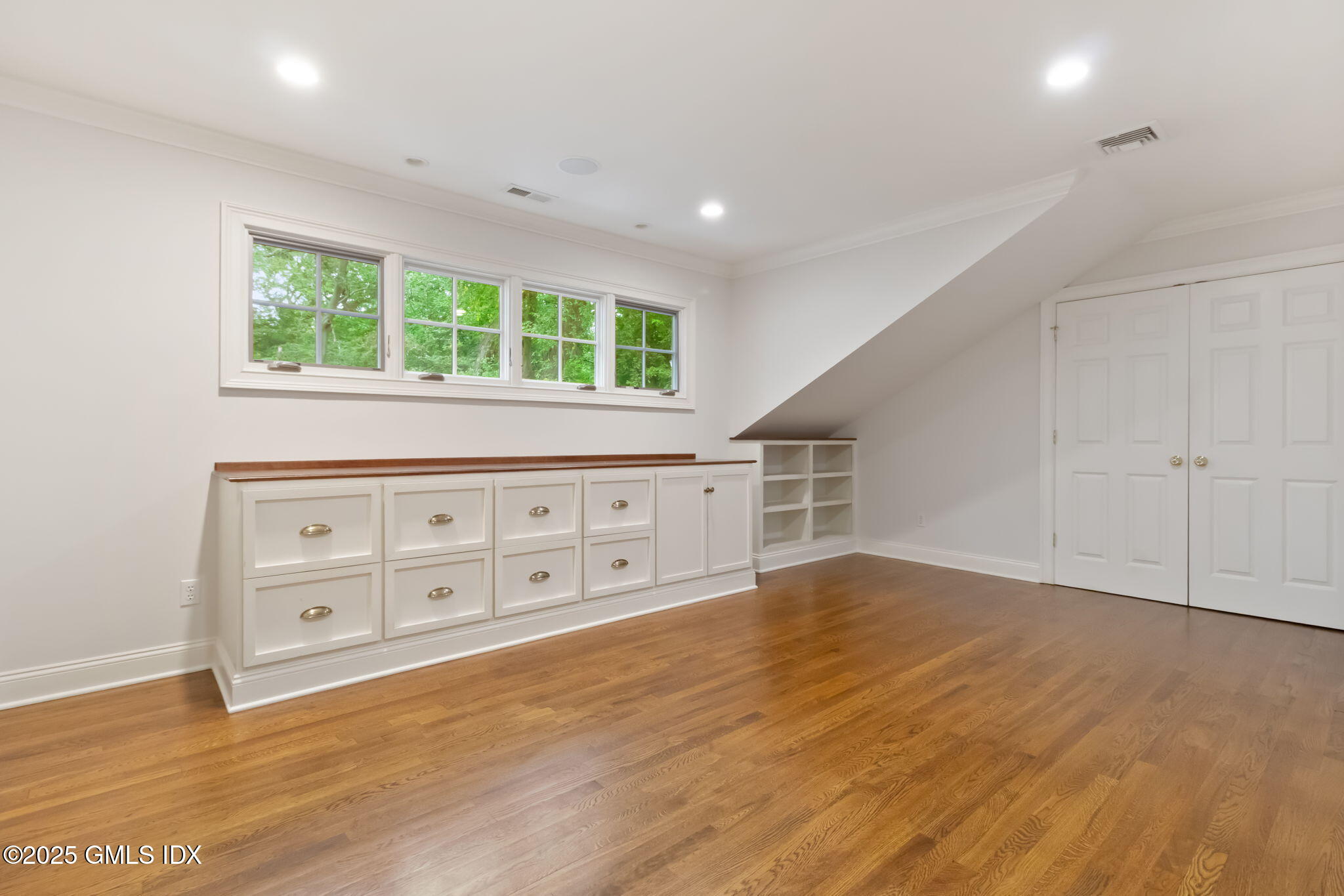 Riverside, Connecticut 06878, United States, 4 Bedrooms Bedrooms, ,5 BathroomsBathrooms,Residential,Pending,227267