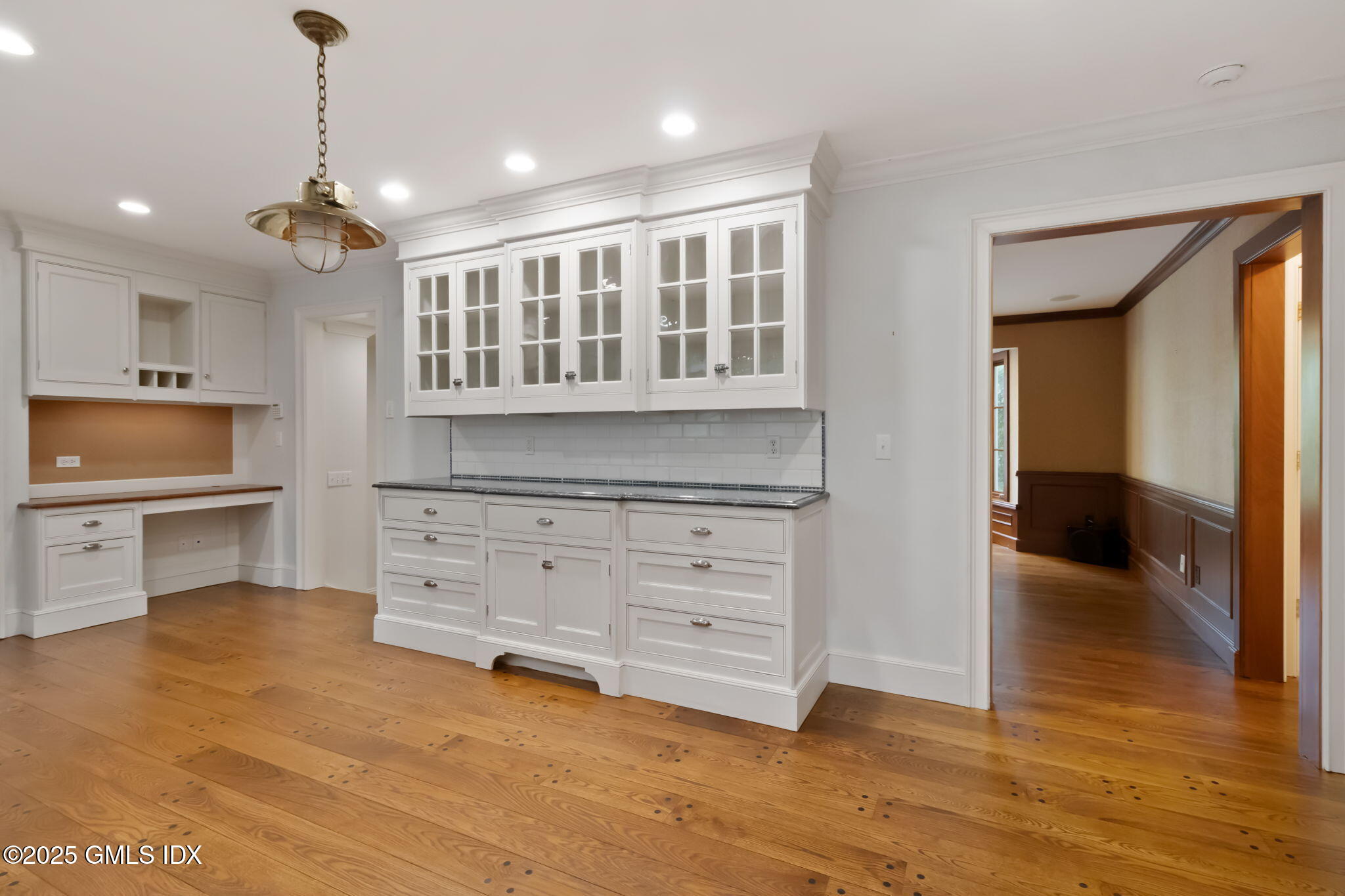 Riverside, Connecticut 06878, United States, 4 Bedrooms Bedrooms, ,5 BathroomsBathrooms,Residential,Pending,227267