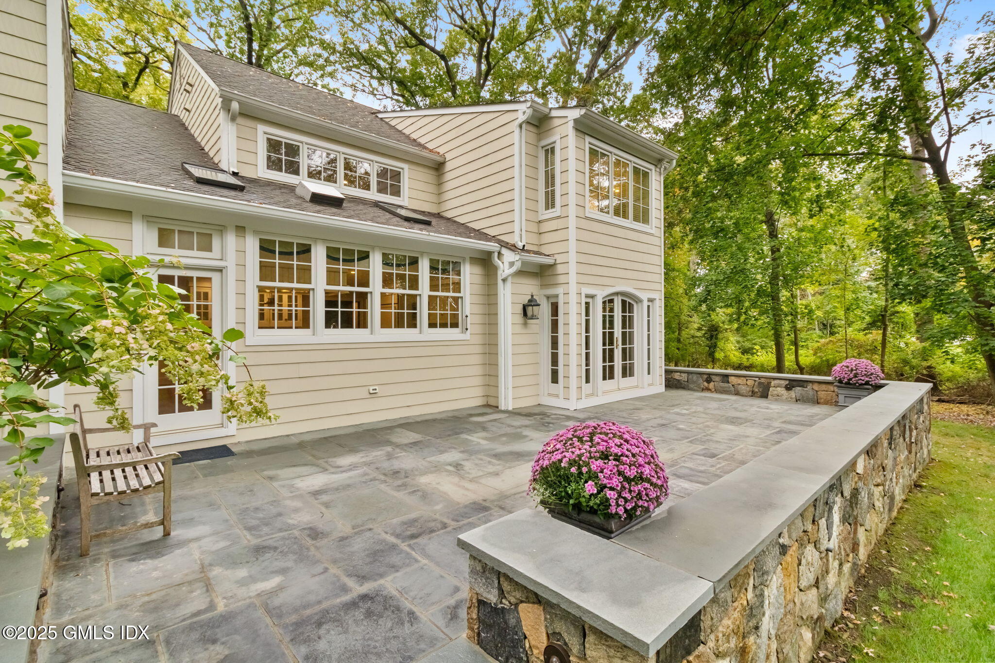 Riverside, Connecticut 06878, United States, 4 Bedrooms Bedrooms, ,5 BathroomsBathrooms,Residential,Pending,227267