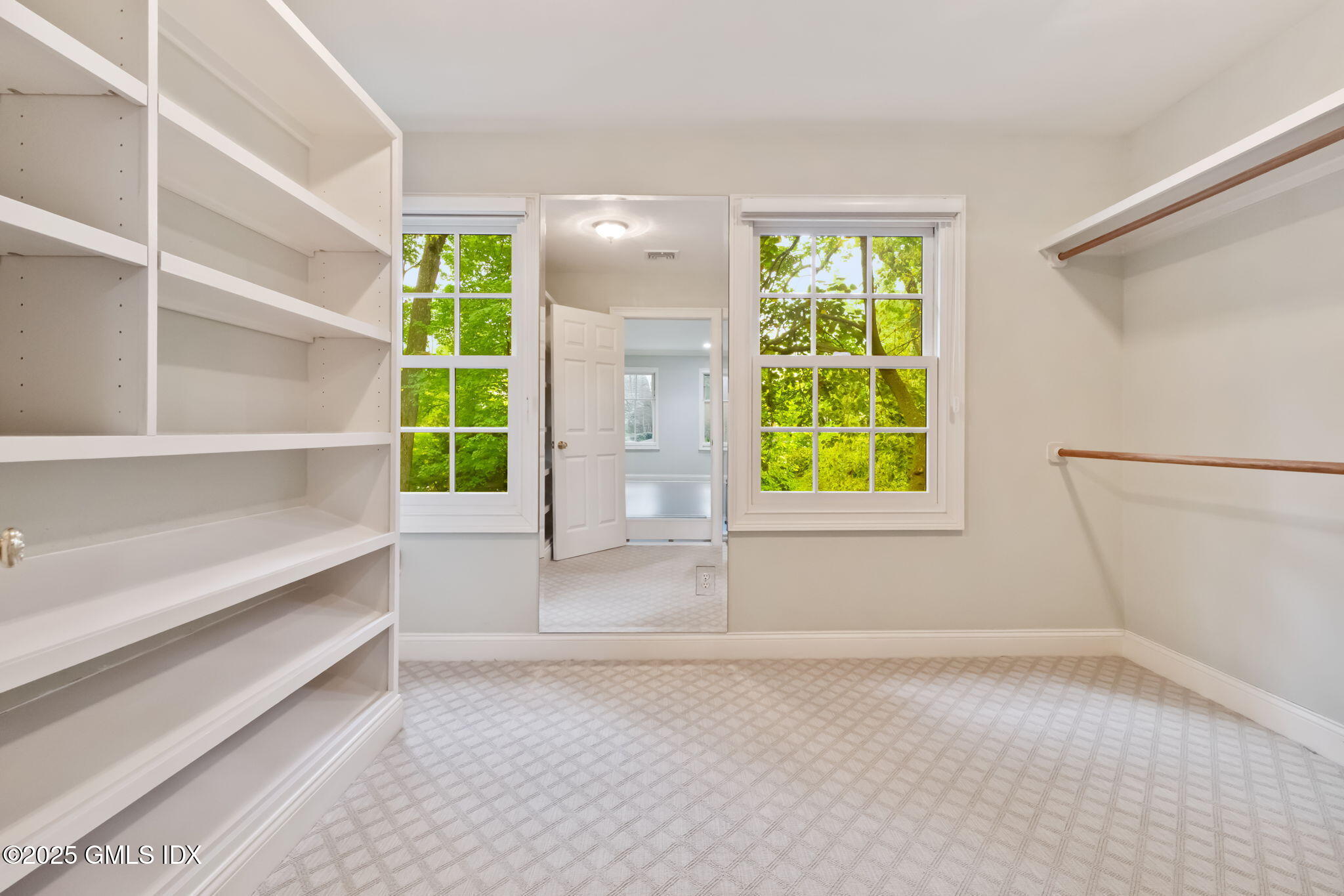 Riverside, Connecticut 06878, United States, 4 Bedrooms Bedrooms, ,5 BathroomsBathrooms,Residential,Pending,227267