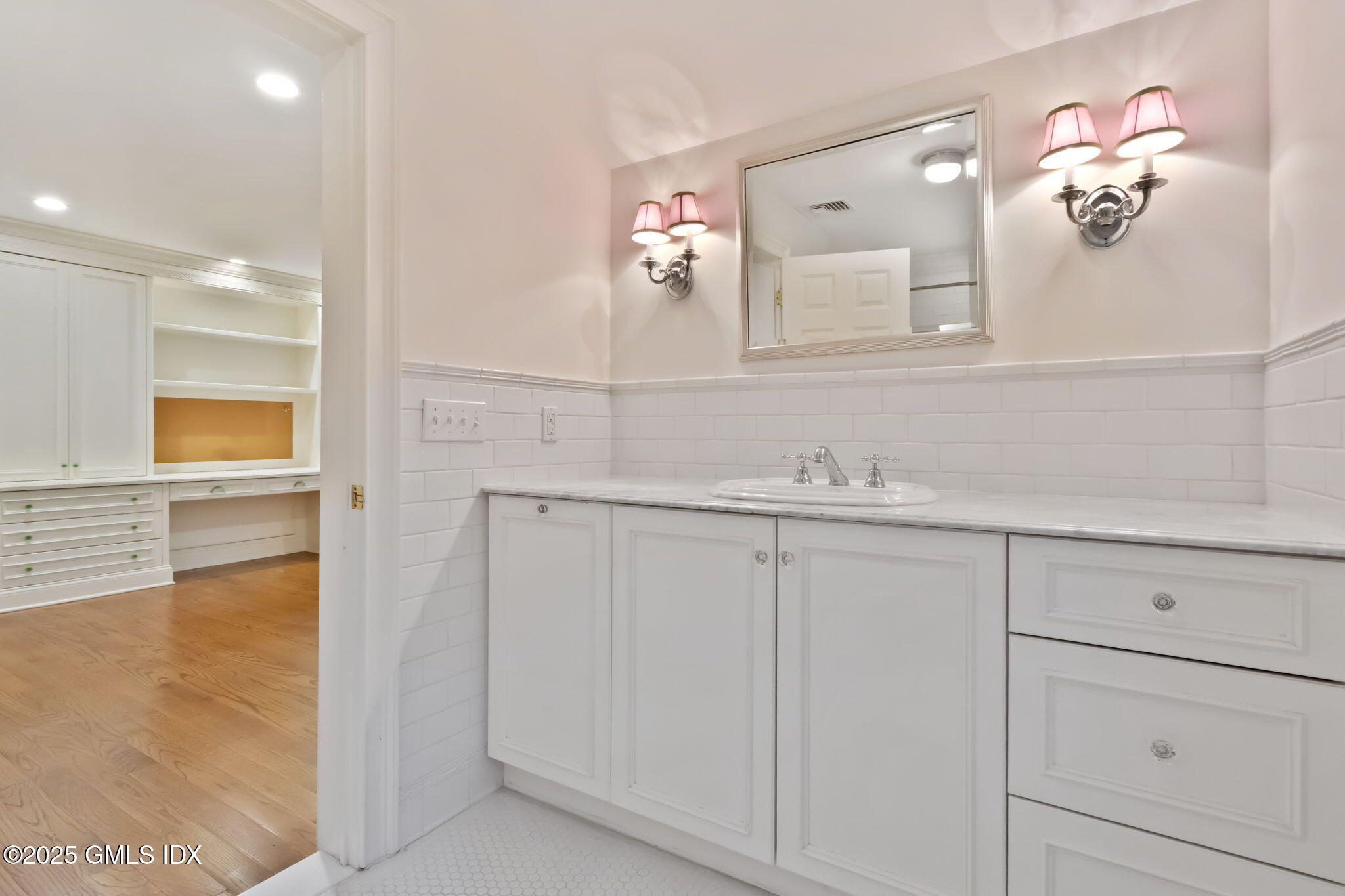 Riverside, Connecticut 06878, United States, 4 Bedrooms Bedrooms, ,5 BathroomsBathrooms,Residential,Pending,227267