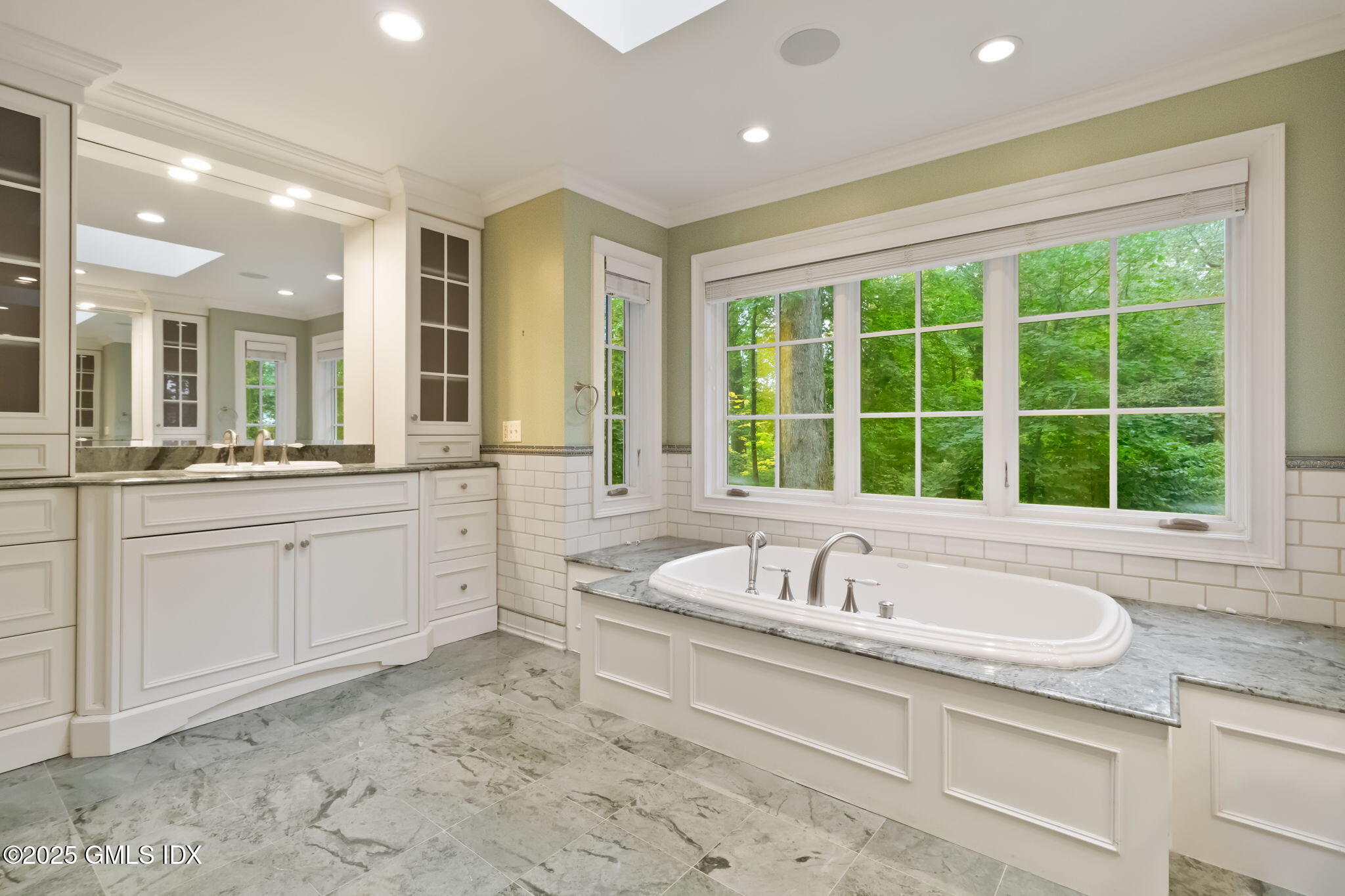 Riverside, Connecticut 06878, United States, 4 Bedrooms Bedrooms, ,5 BathroomsBathrooms,Residential,Pending,227267