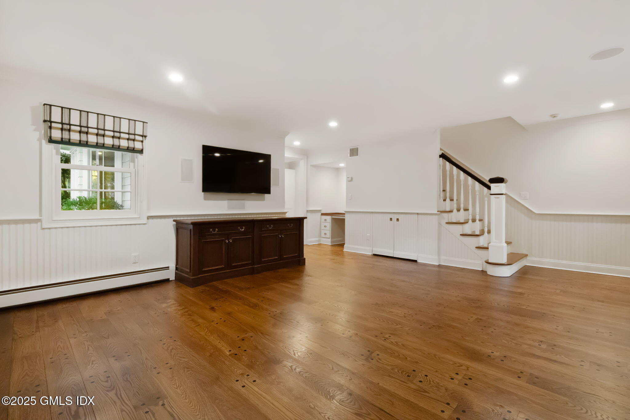 Riverside, Connecticut 06878, United States, 4 Bedrooms Bedrooms, ,5 BathroomsBathrooms,Residential,Pending,227267