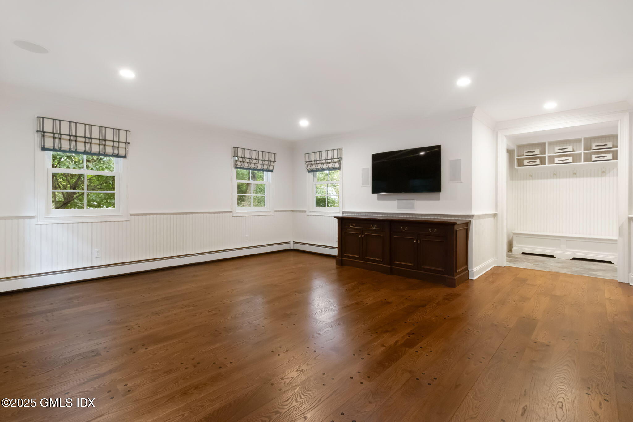 Riverside, Connecticut 06878, United States, 4 Bedrooms Bedrooms, ,5 BathroomsBathrooms,Residential,Pending,227267