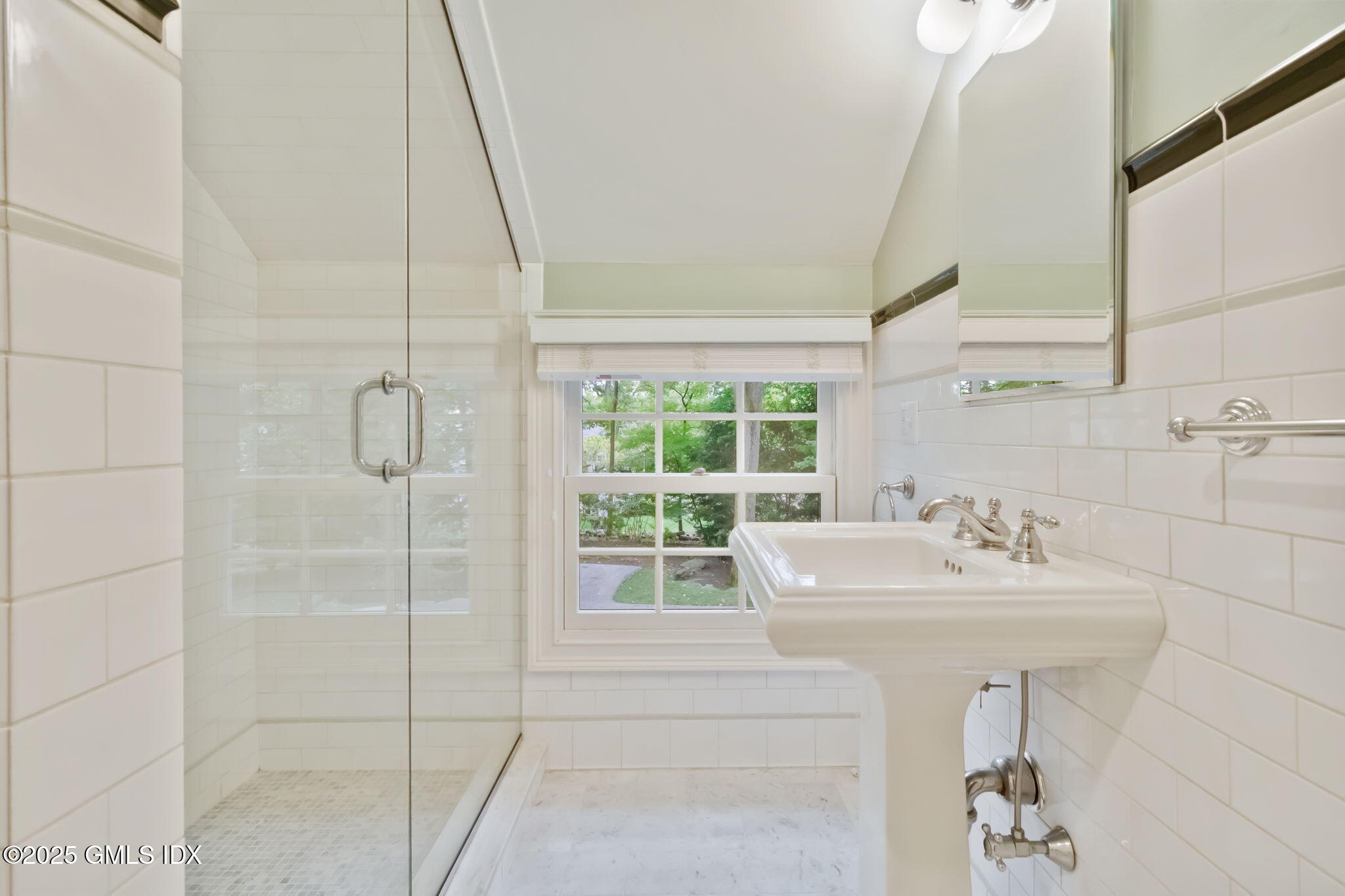 Riverside, Connecticut 06878, United States, 4 Bedrooms Bedrooms, ,5 BathroomsBathrooms,Residential,Pending,227267