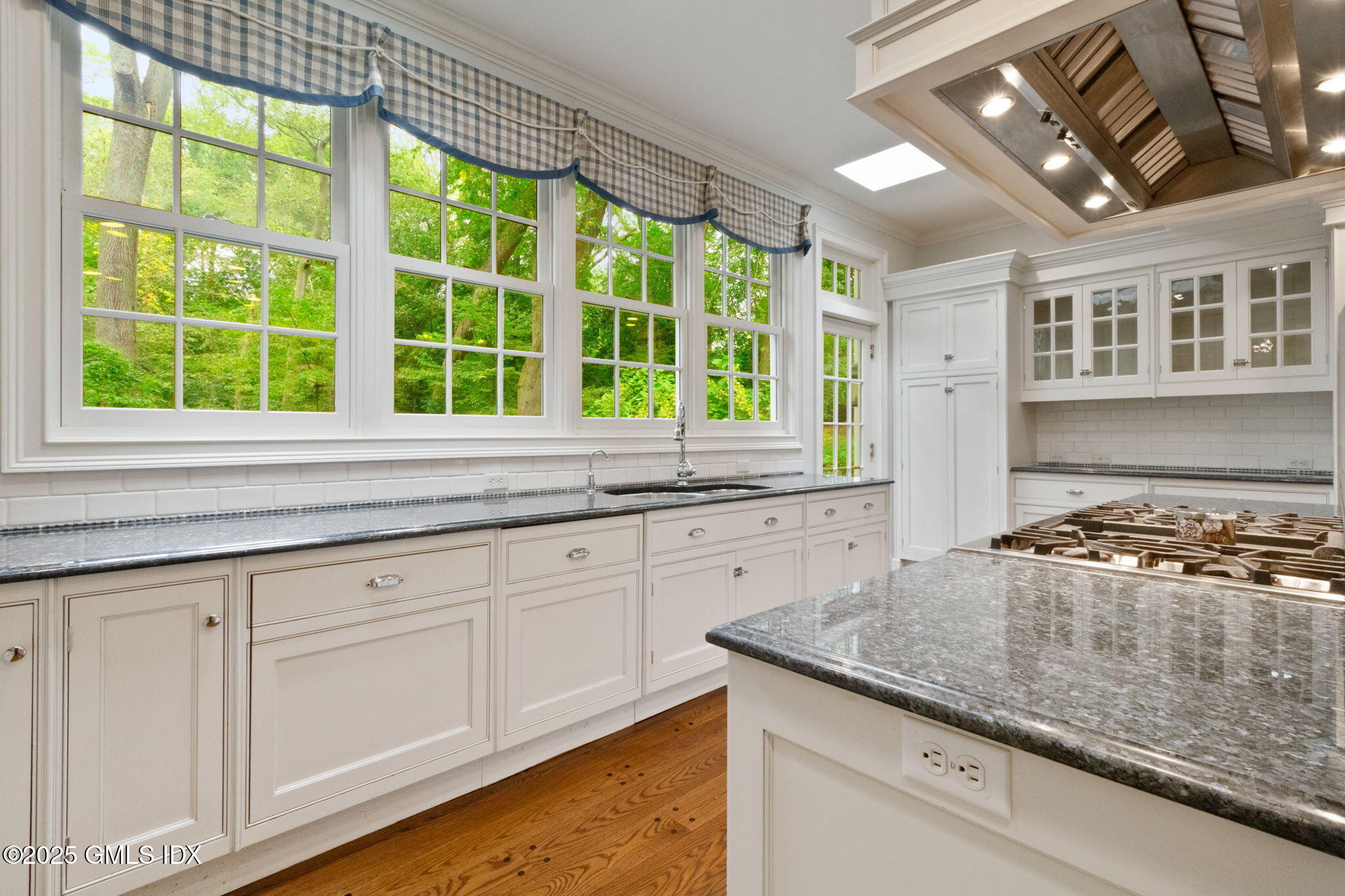 Riverside, Connecticut 06878, United States, 4 Bedrooms Bedrooms, ,5 BathroomsBathrooms,Residential,Pending,227267