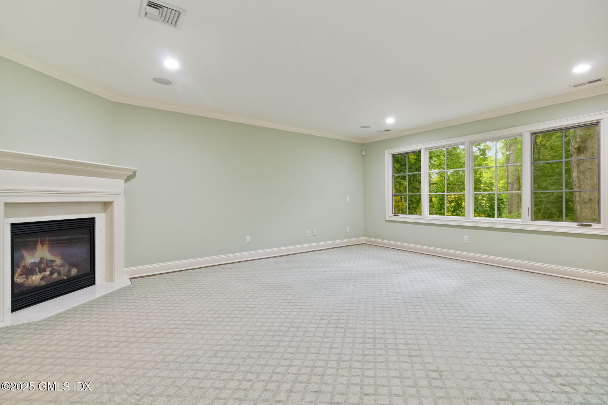 Riverside, Connecticut 06878, United States, 4 Bedrooms Bedrooms, ,5 BathroomsBathrooms,Residential,Pending,227267