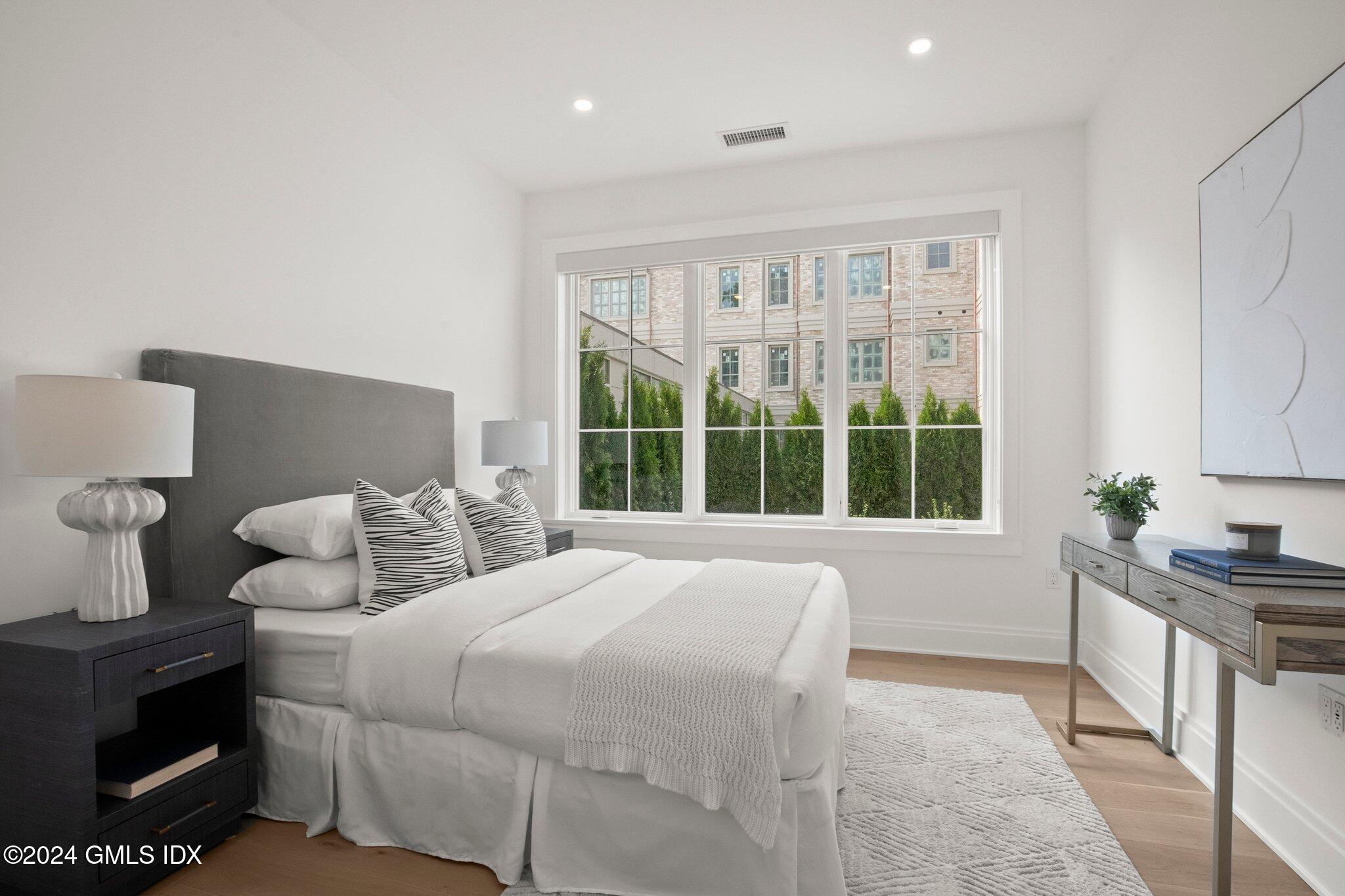 Greenwich, Connecticut 06830, United States, 2 Bedrooms Bedrooms, ,2 BathroomsBathrooms,Residential,Active,129841