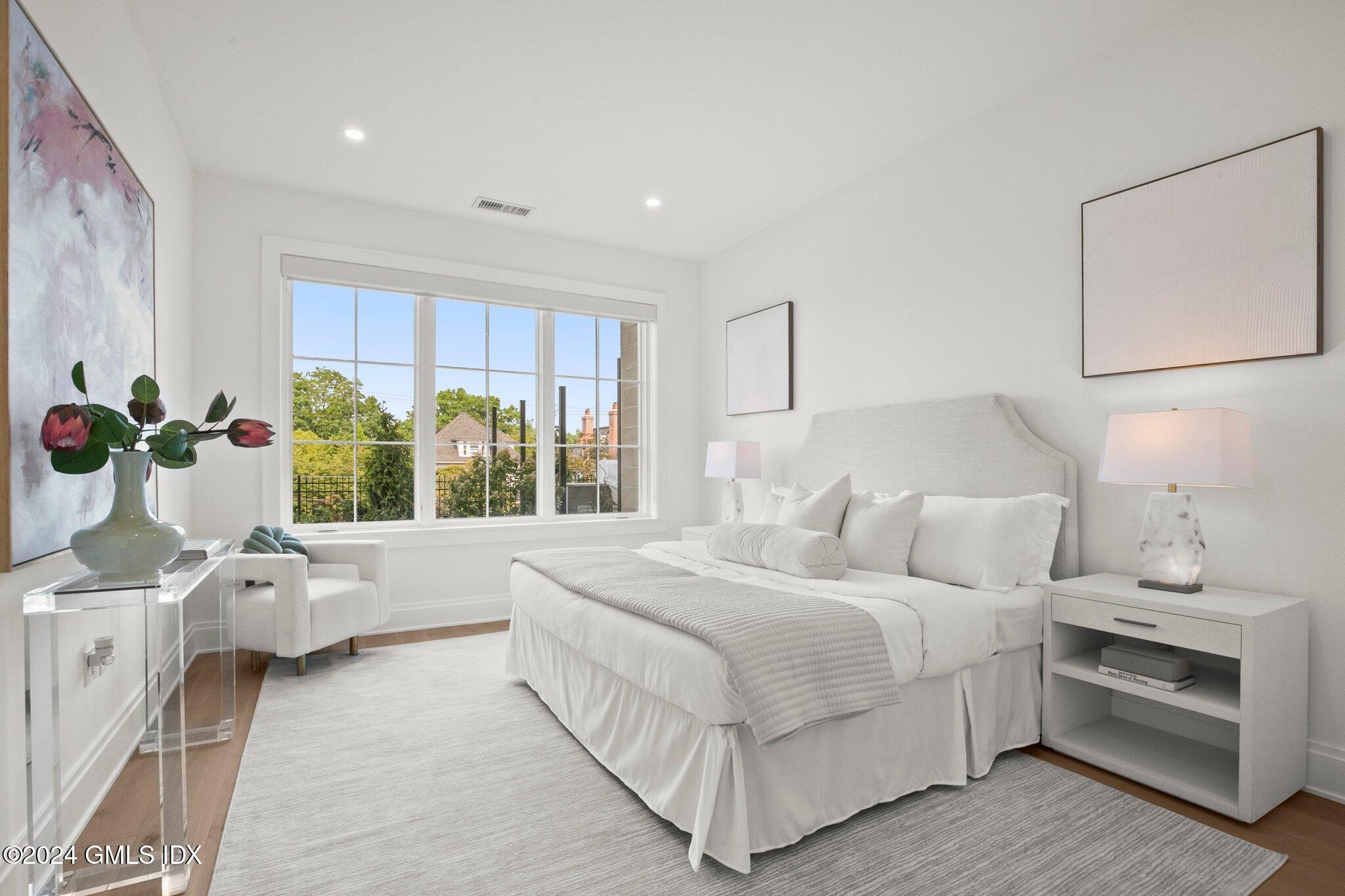 Greenwich, Connecticut 06830, United States, 2 Bedrooms Bedrooms, ,2 BathroomsBathrooms,Residential,Active,129841