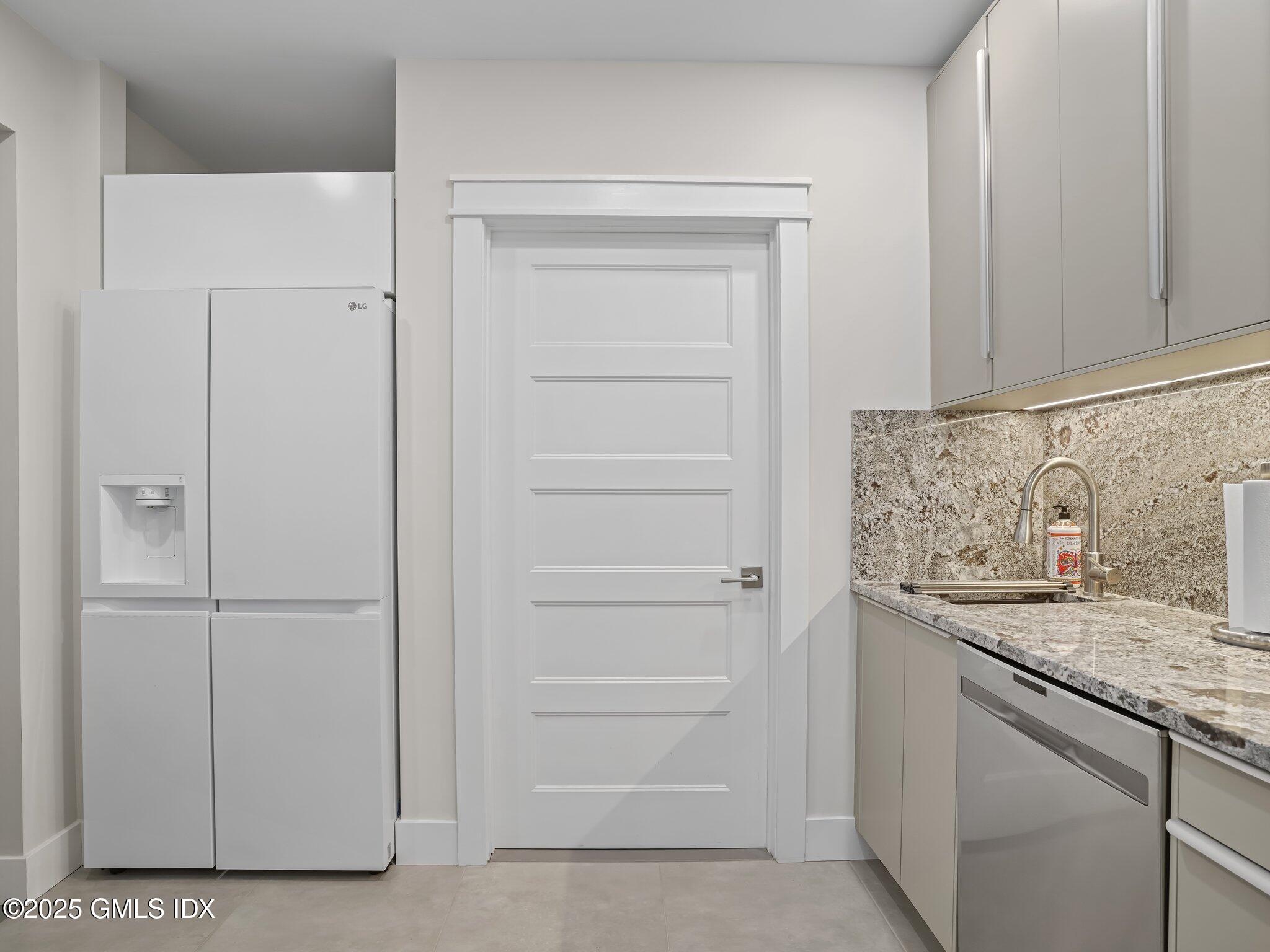 Greenwich, Connecticut 06831, United States, 4 Bedrooms Bedrooms, ,4 BathroomsBathrooms,Residential,Active,135066