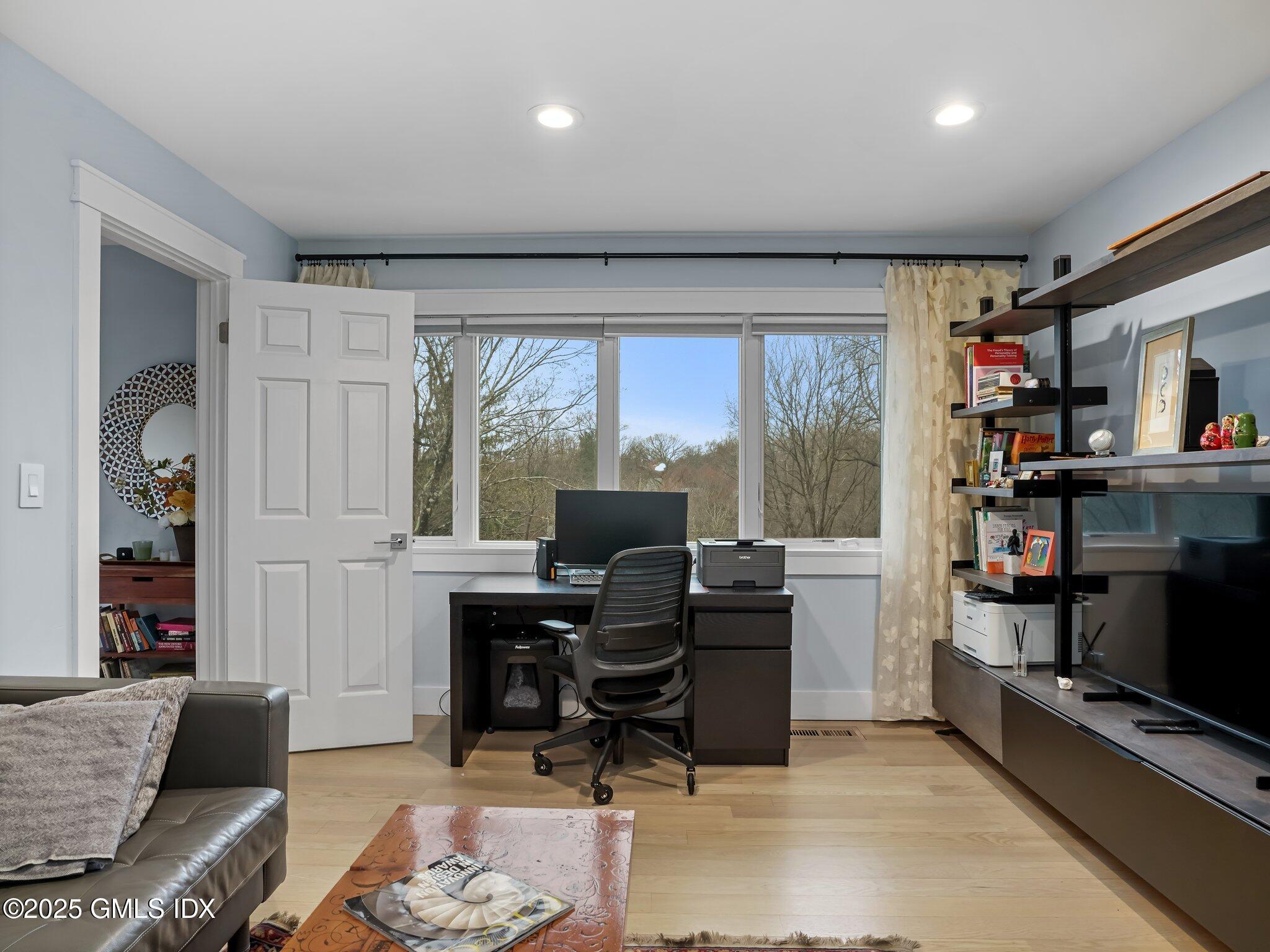 Greenwich, Connecticut 06831, United States, 4 Bedrooms Bedrooms, ,4 BathroomsBathrooms,Residential,Active,135066