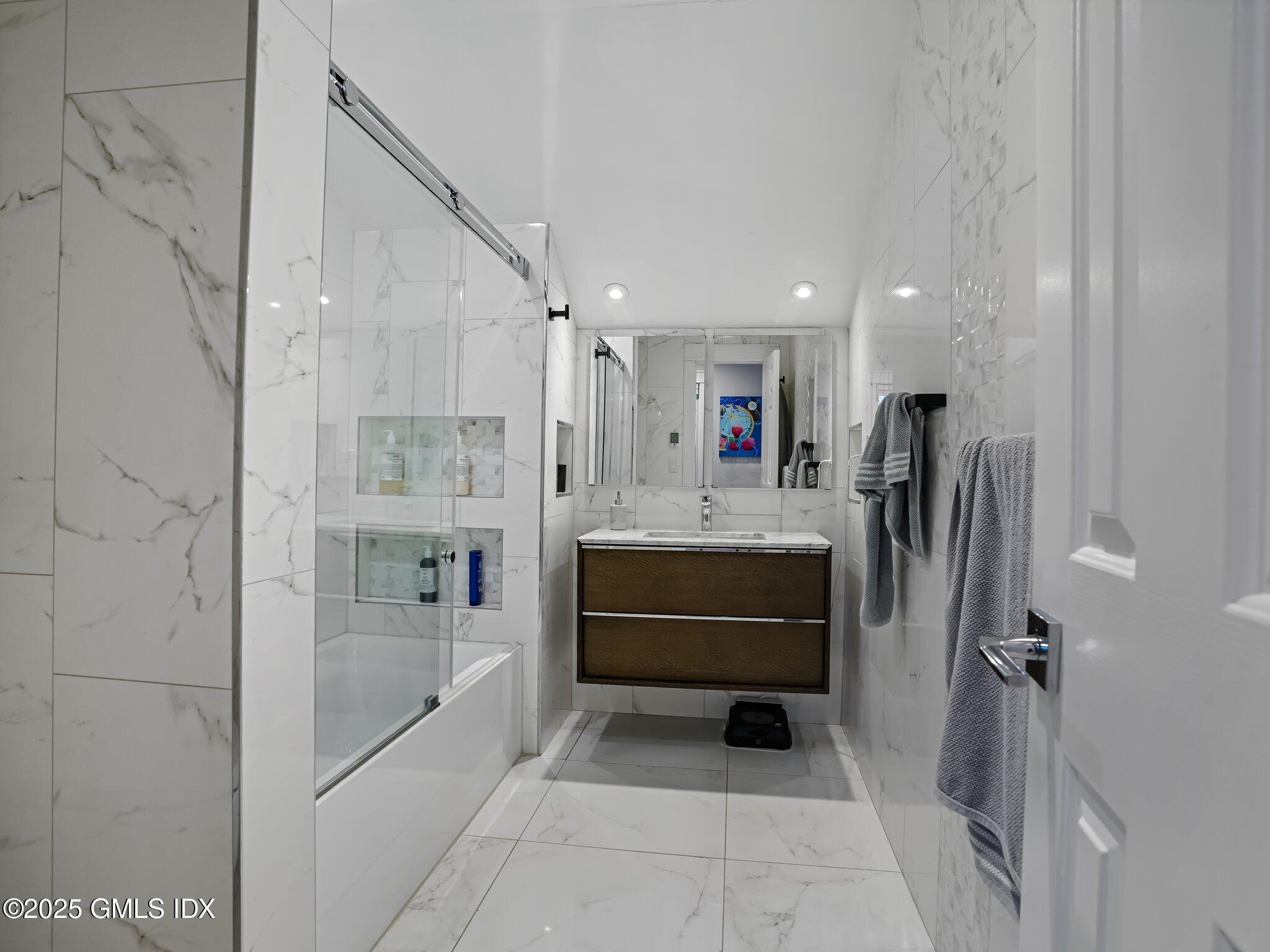 Greenwich, Connecticut 06831, United States, 4 Bedrooms Bedrooms, ,4 BathroomsBathrooms,Residential,Active,135066