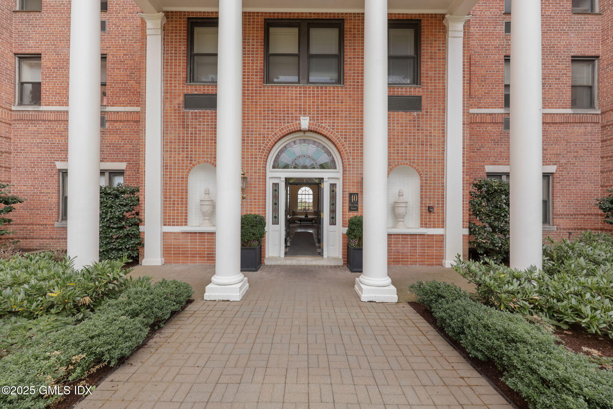 40 W Elm Street, Greenwich, Connecticut - 2 Bedrooms  
2 Bathrooms - 