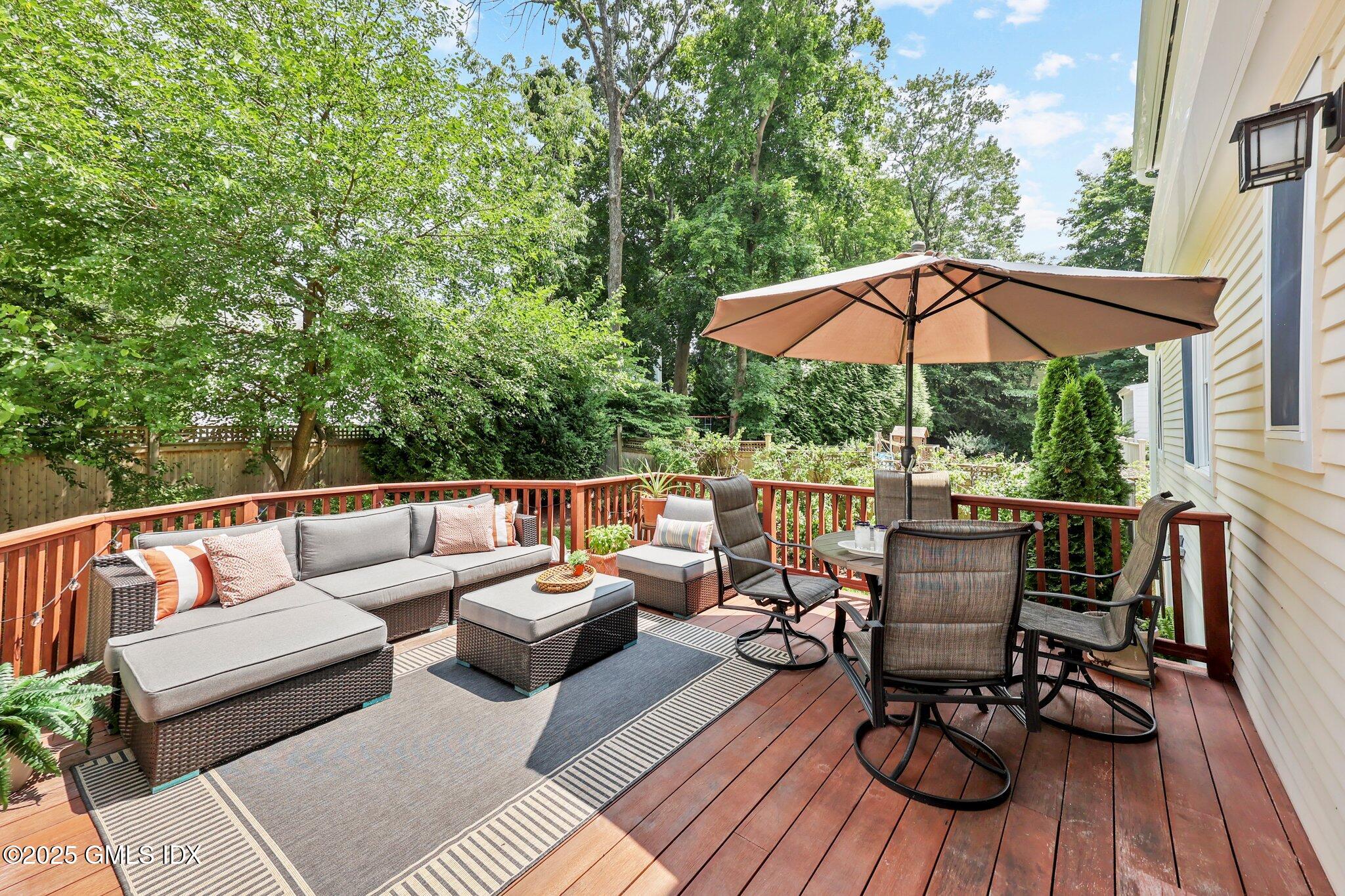 Old Greenwich, Connecticut 06870, United States, 4 Bedrooms Bedrooms, ,3 BathroomsBathrooms,Residential,Pending,104046