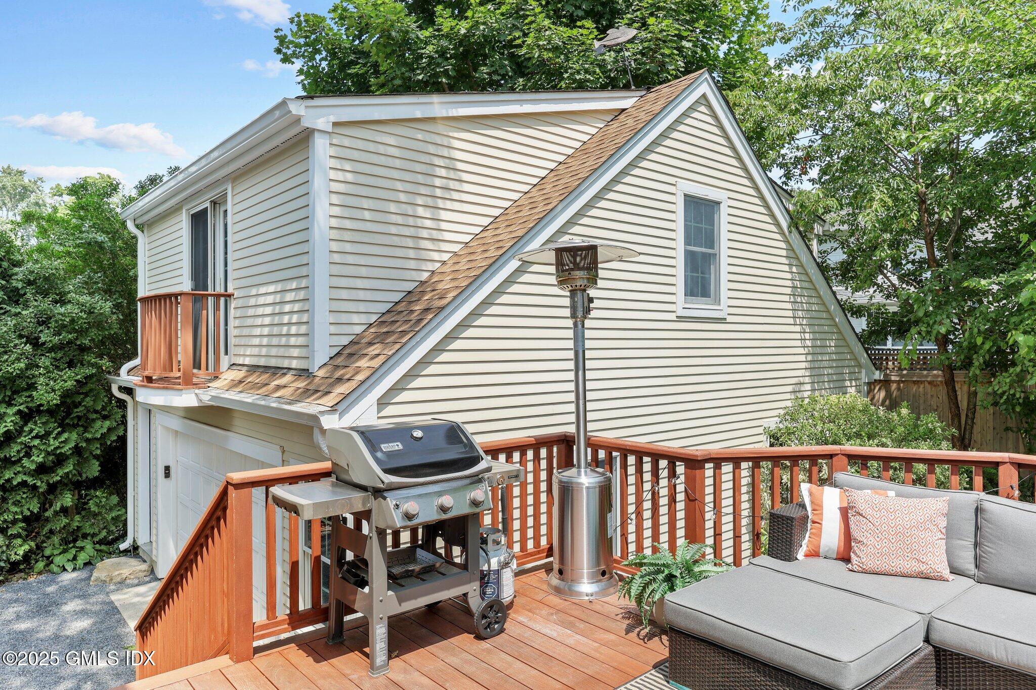 Old Greenwich, Connecticut 06870, United States, 4 Bedrooms Bedrooms, ,3 BathroomsBathrooms,Residential,Pending,104046