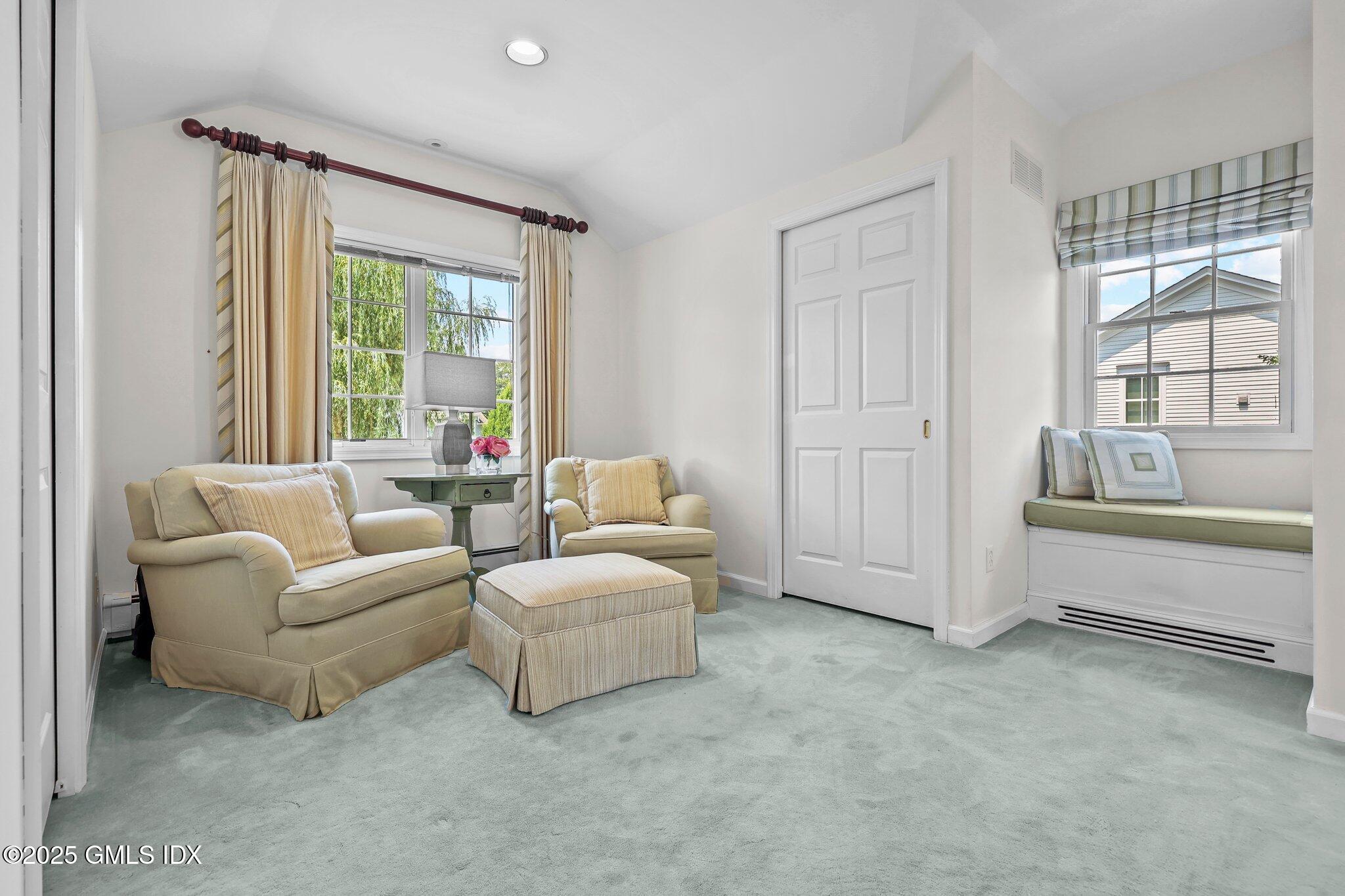 Old Greenwich, Connecticut 06870, United States, 4 Bedrooms Bedrooms, ,3 BathroomsBathrooms,Residential,Pending,104046