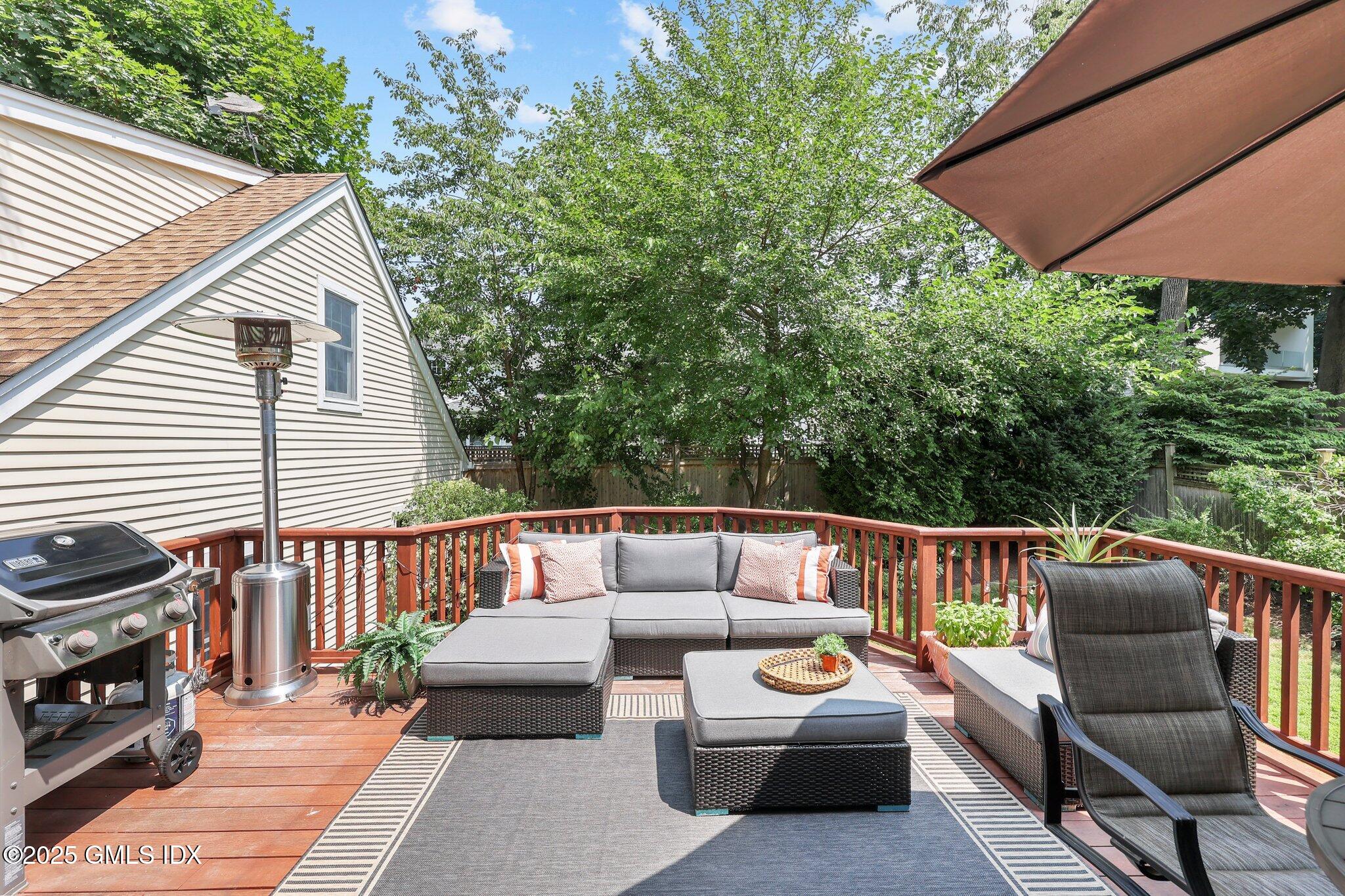 Old Greenwich, Connecticut 06870, United States, 4 Bedrooms Bedrooms, ,3 BathroomsBathrooms,Residential,Pending,104046