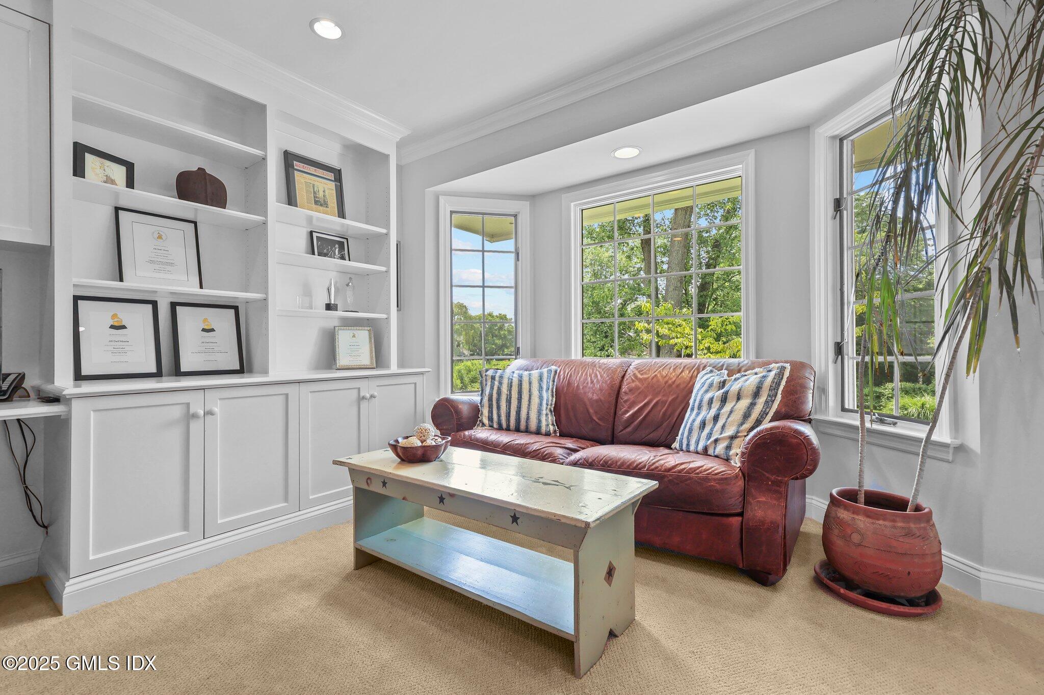 Old Greenwich, Connecticut 06870, United States, 4 Bedrooms Bedrooms, ,3 BathroomsBathrooms,Residential,Pending,104046