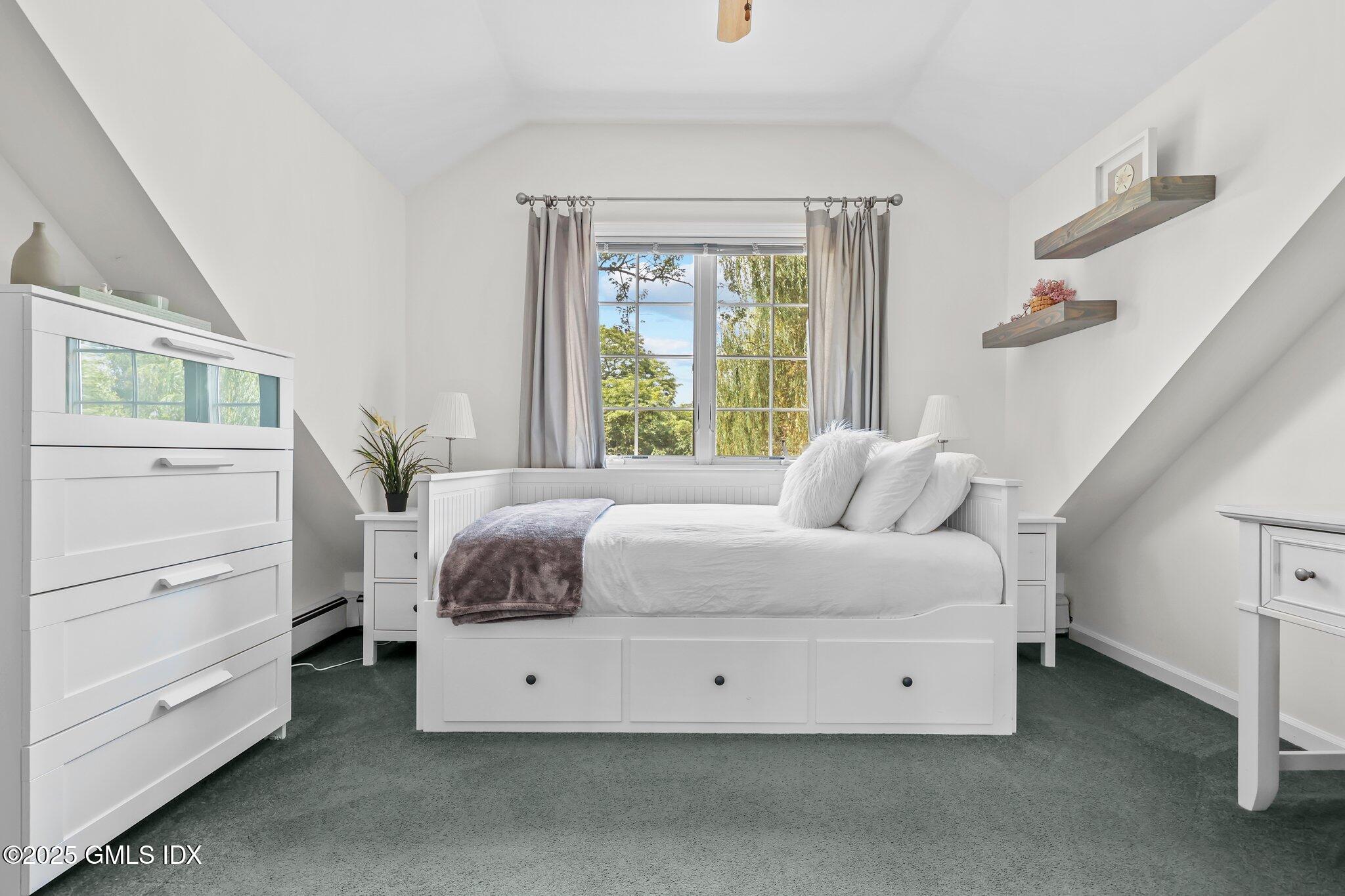 Old Greenwich, Connecticut 06870, United States, 4 Bedrooms Bedrooms, ,3 BathroomsBathrooms,Residential,Pending,104046