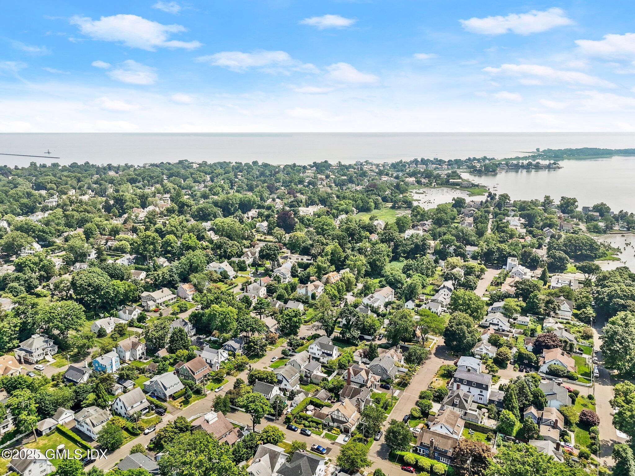 Old Greenwich, Connecticut 06870, United States, 4 Bedrooms Bedrooms, ,3 BathroomsBathrooms,Residential,Pending,104046